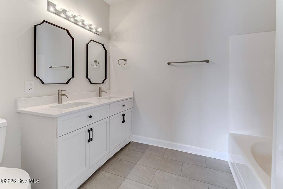 100553045 | Photo 16