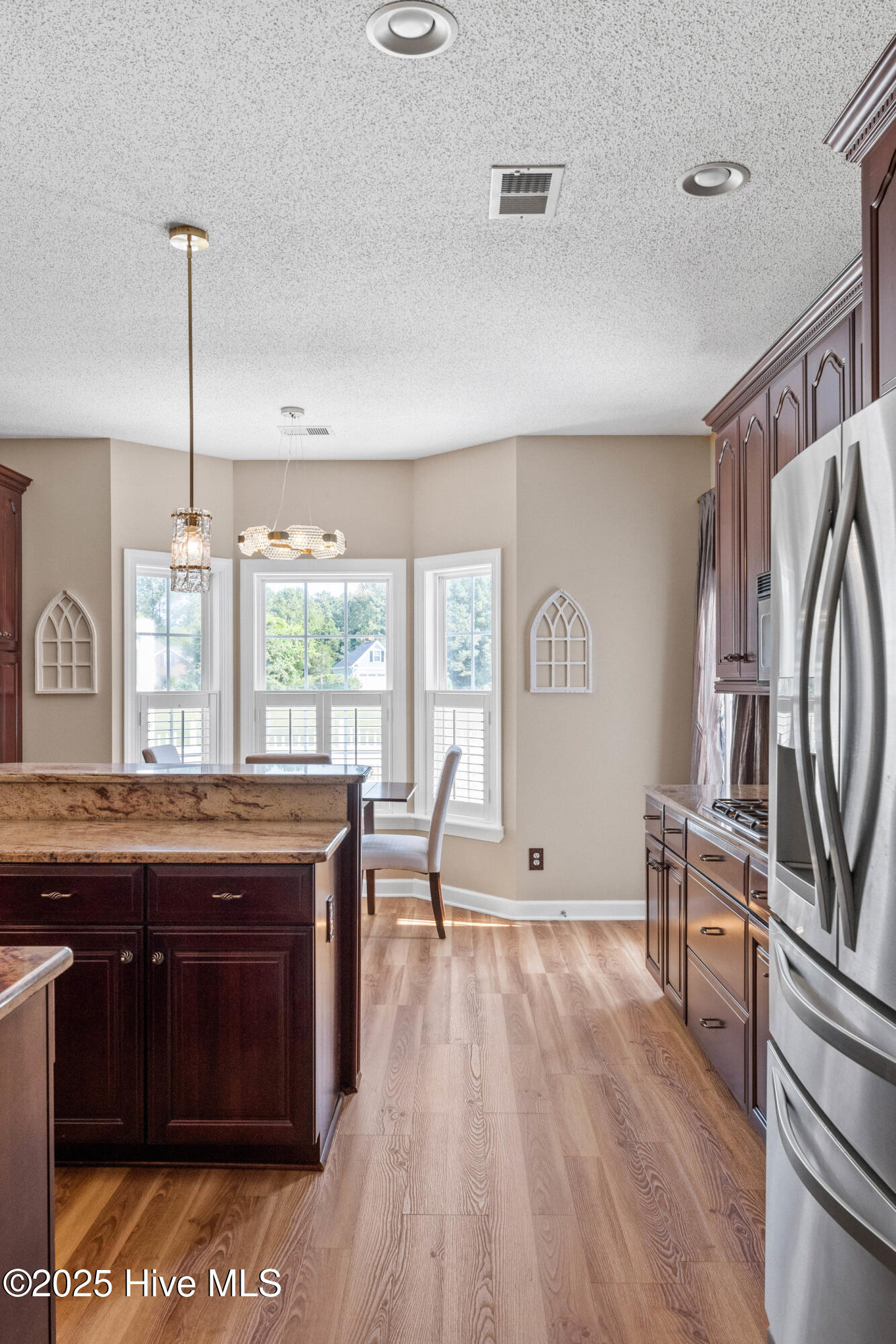 100547919 | Photo 24