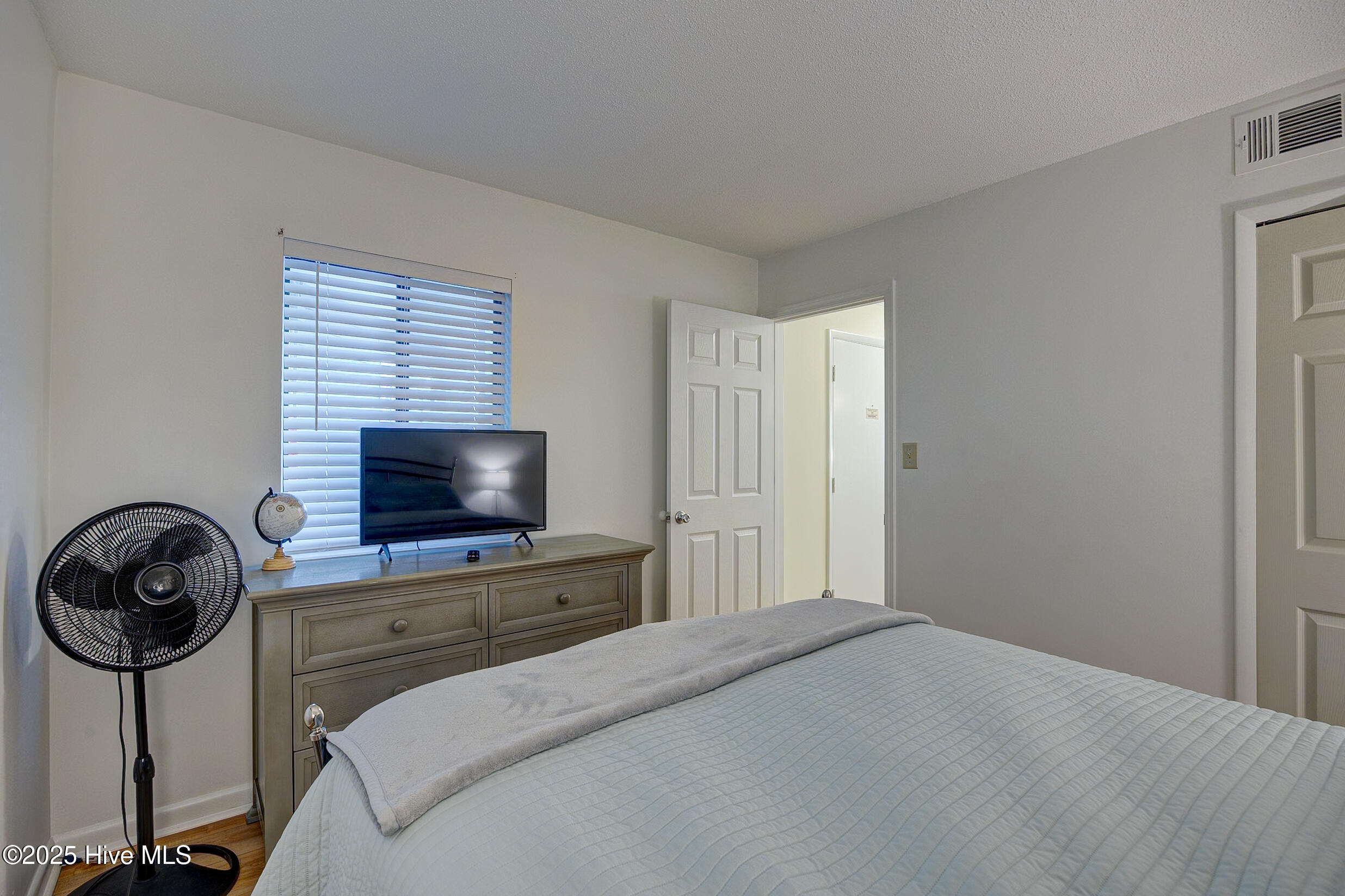 100535868 | Photo 23