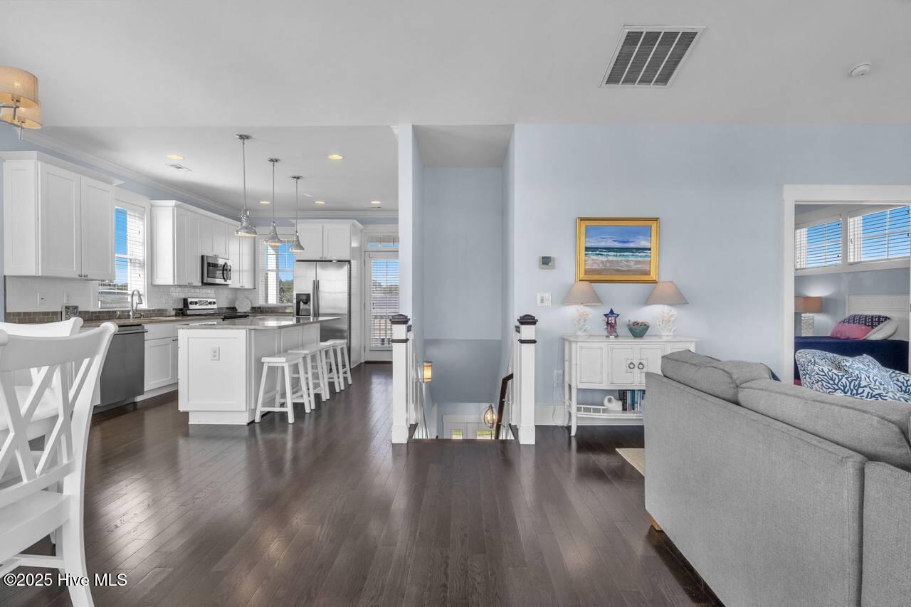 100543948 | Photo 11