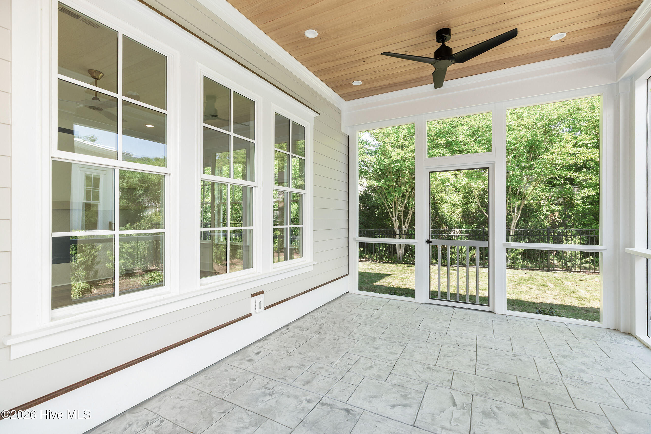 100519914 | Photo 60