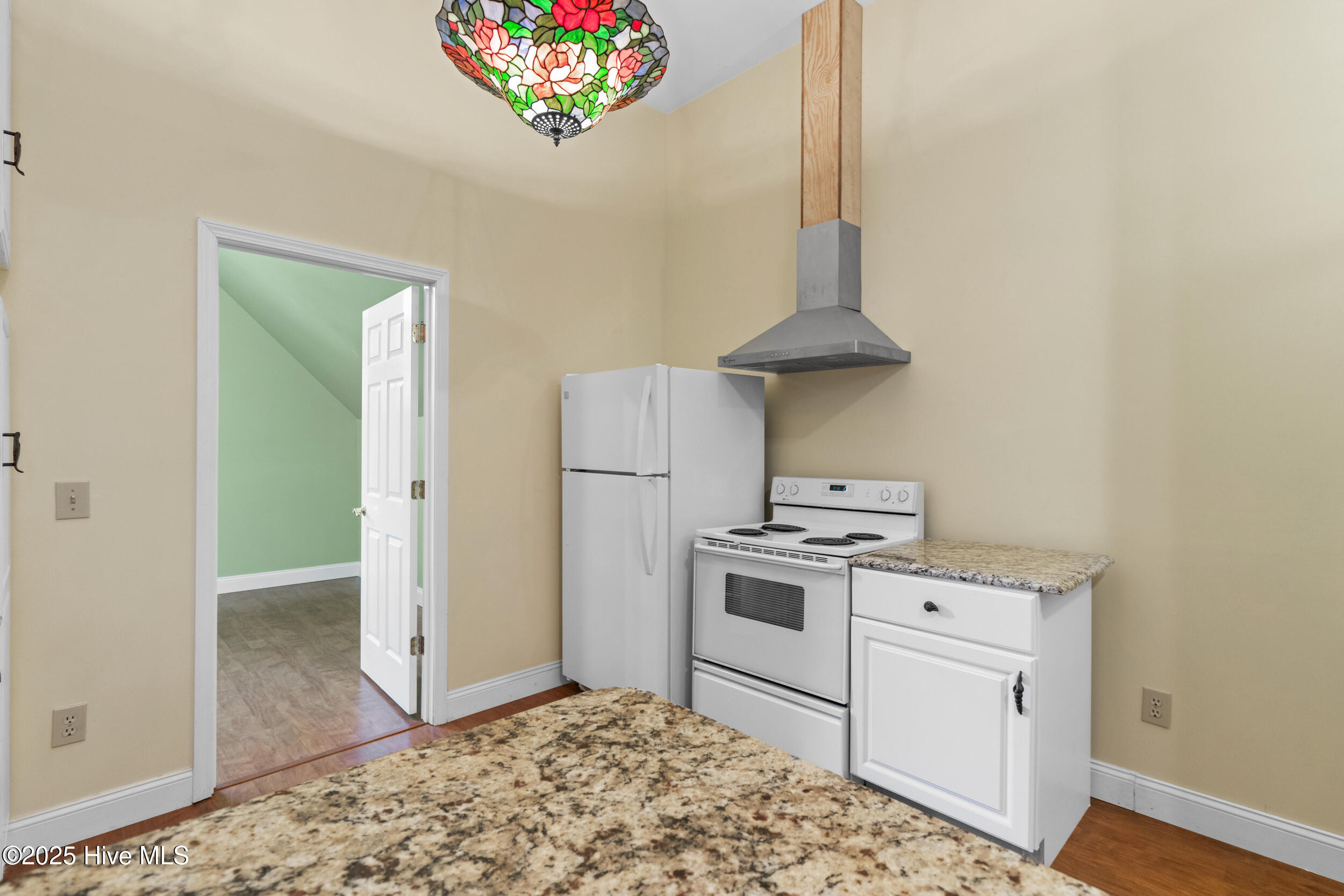 100531940 | Photo 50