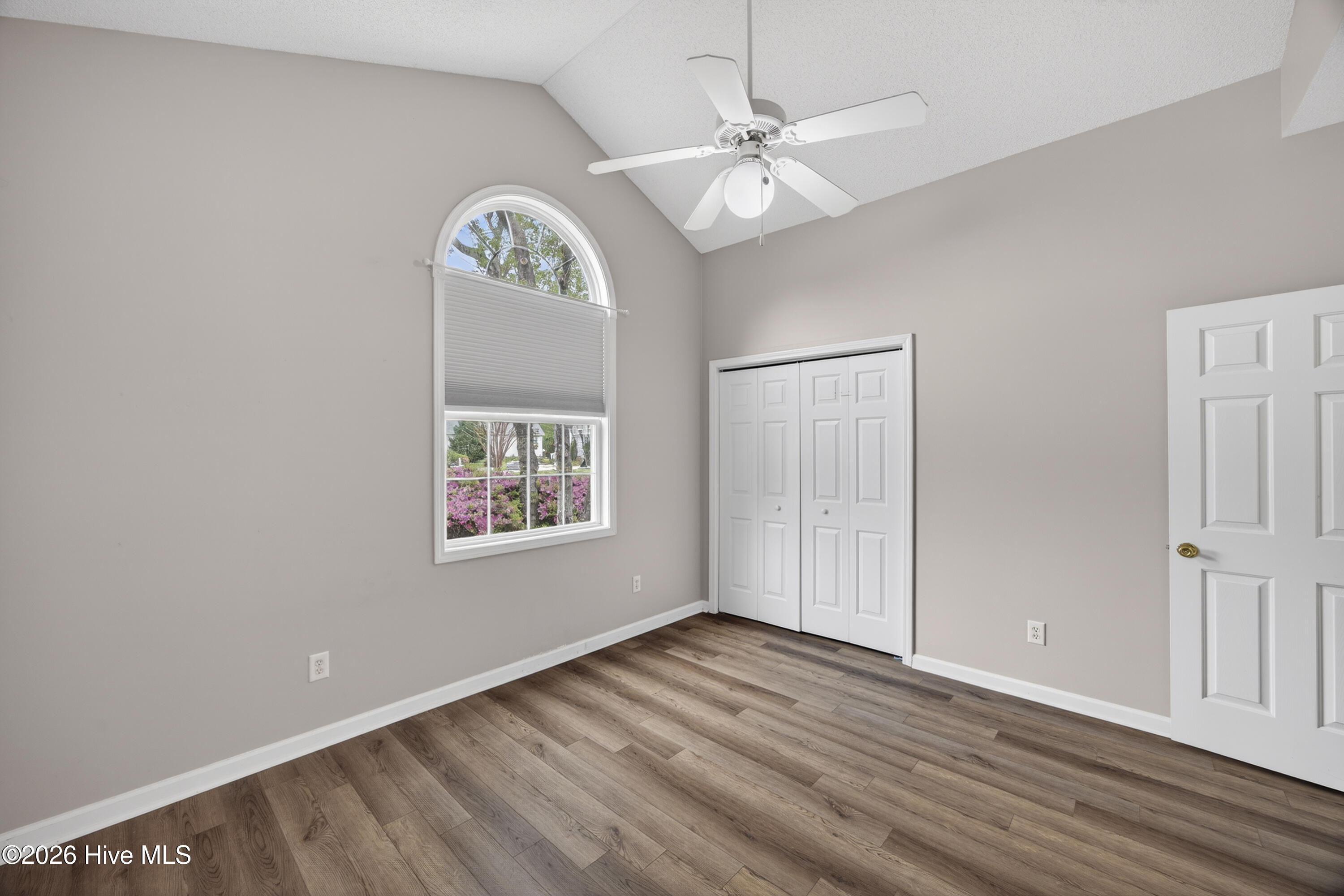 100565929 | Photo 43