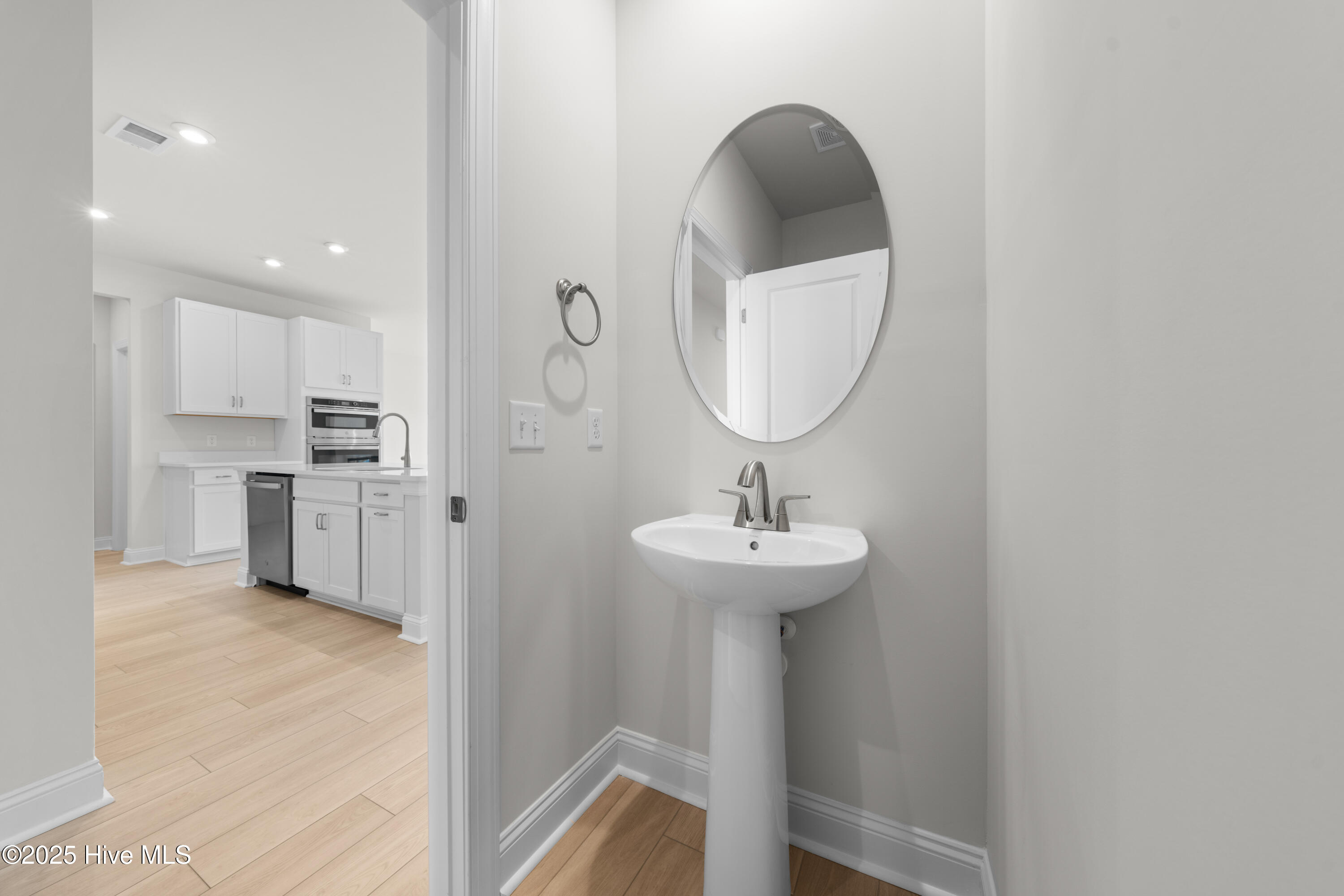 100565958 | Photo 12