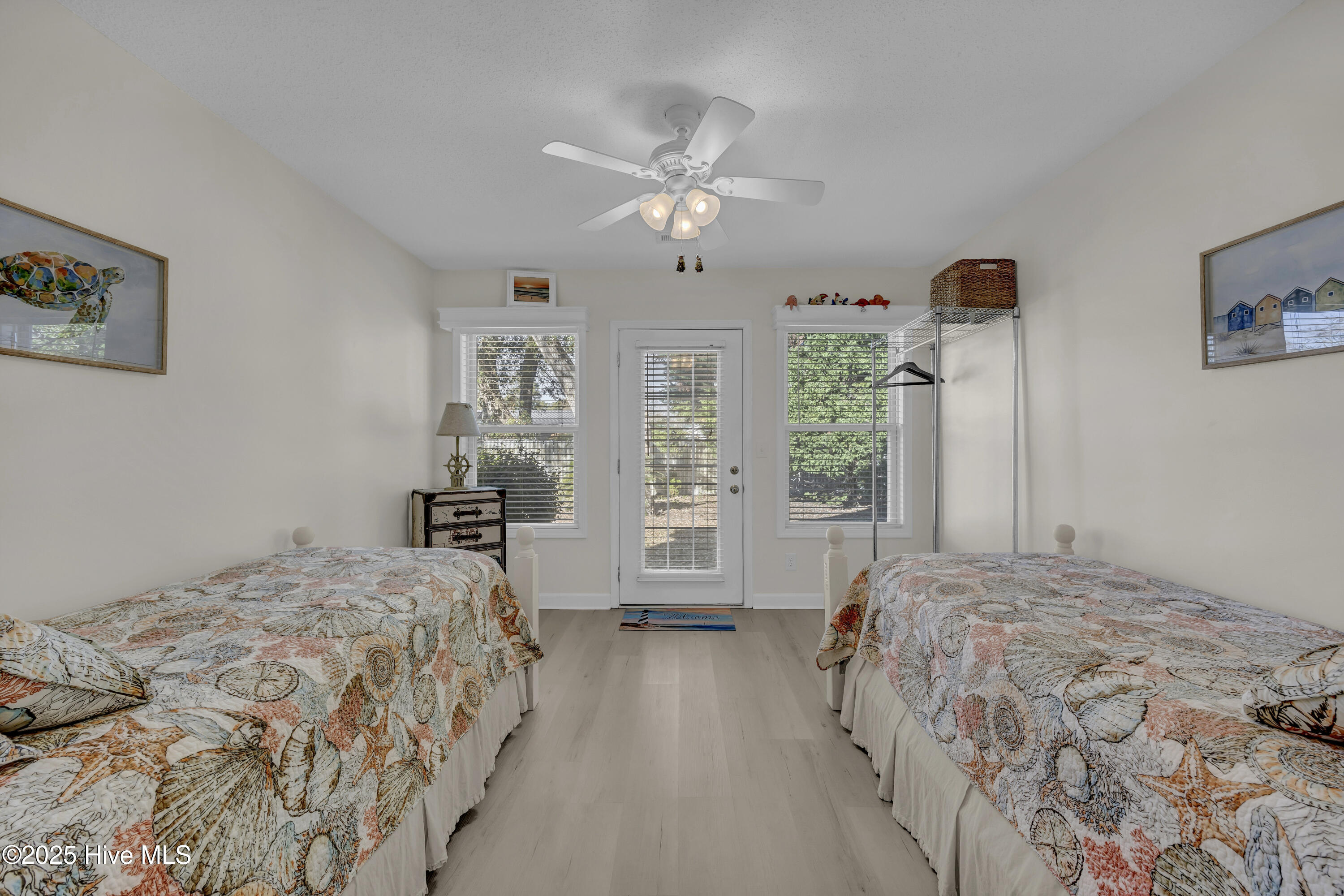 100545901 | Photo 13