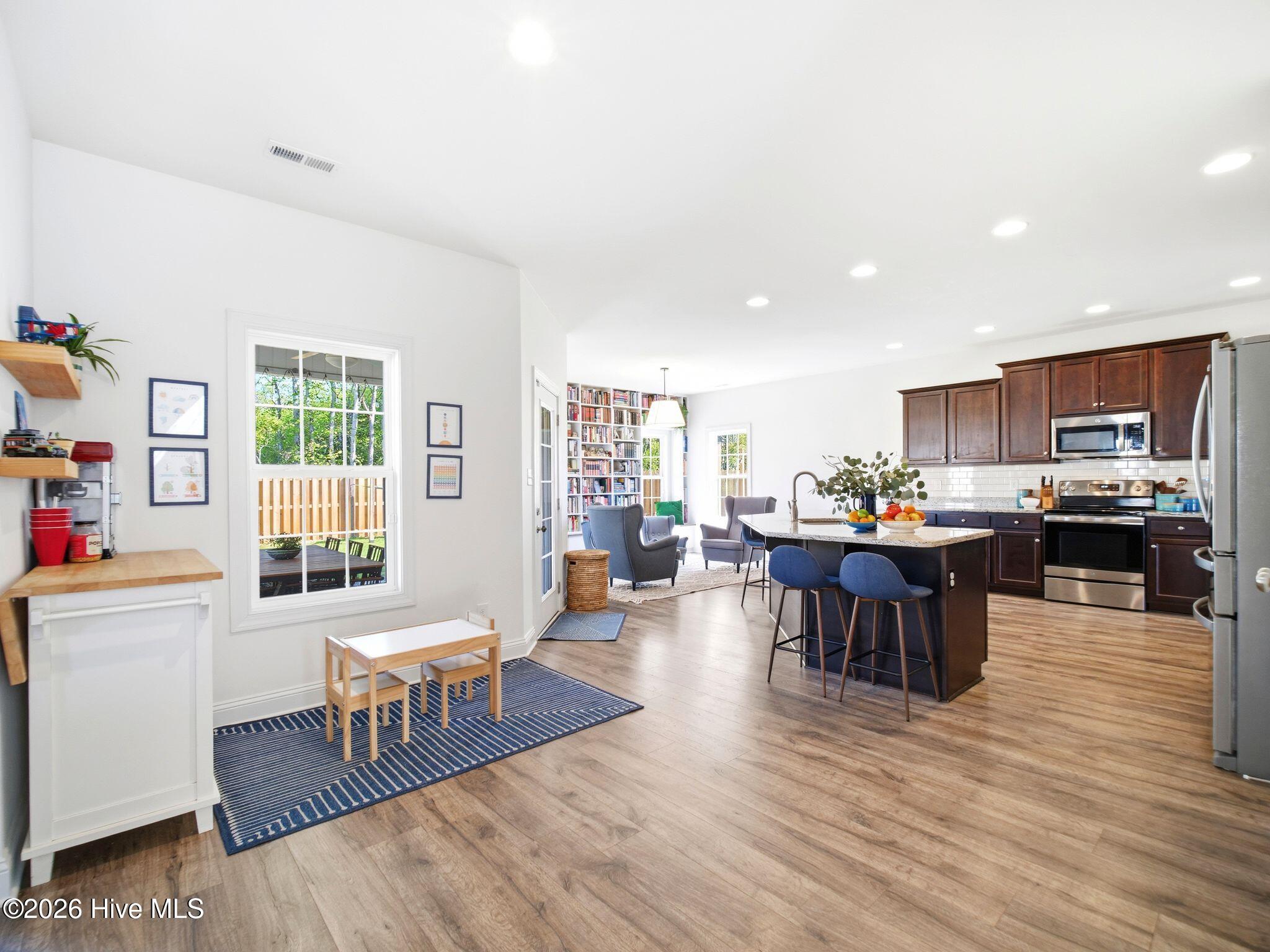 100569153 | Photo 18