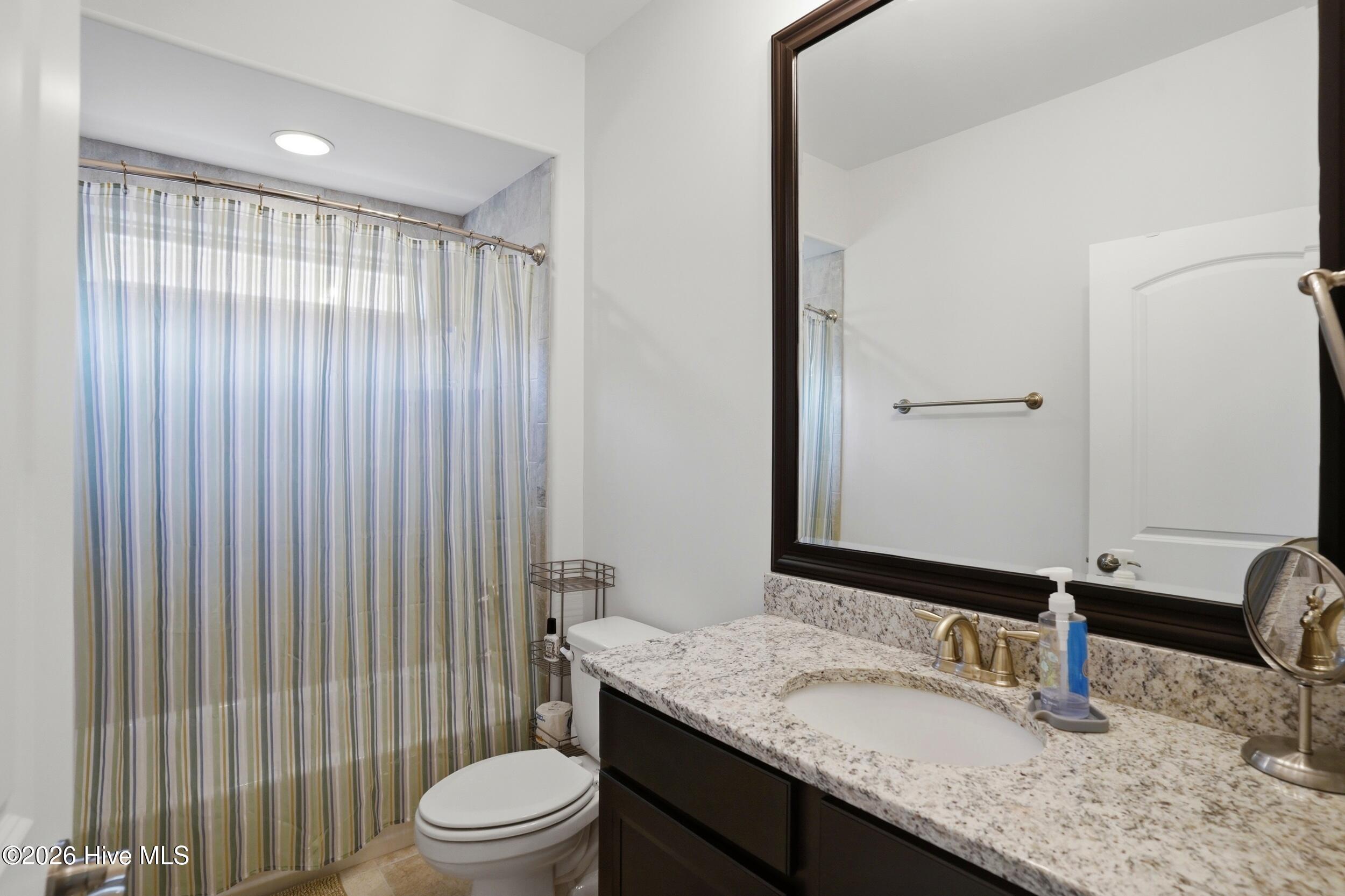 100560979 | Photo 32