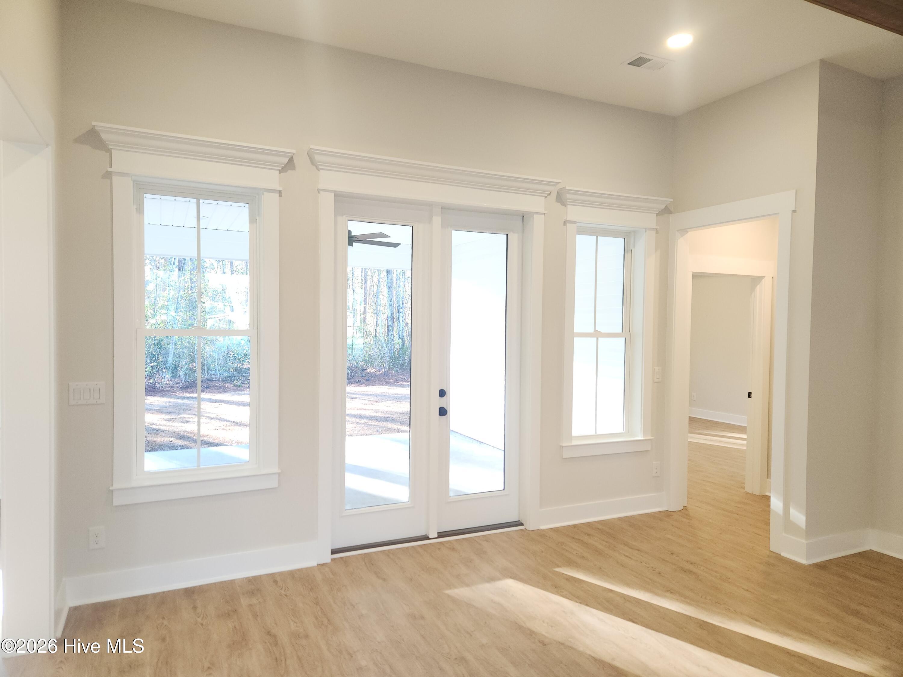 100554103 | Photo 15