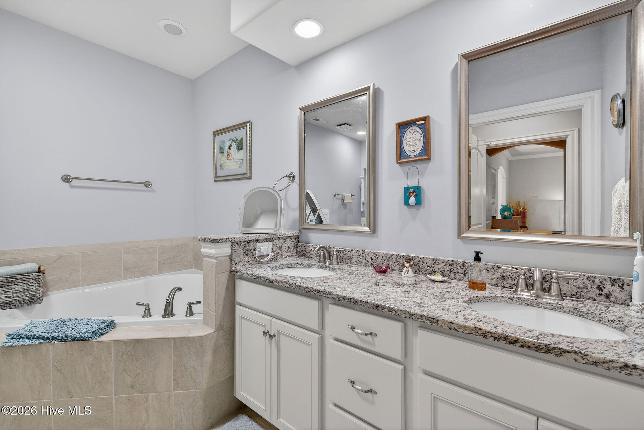 100560039 | Photo 23