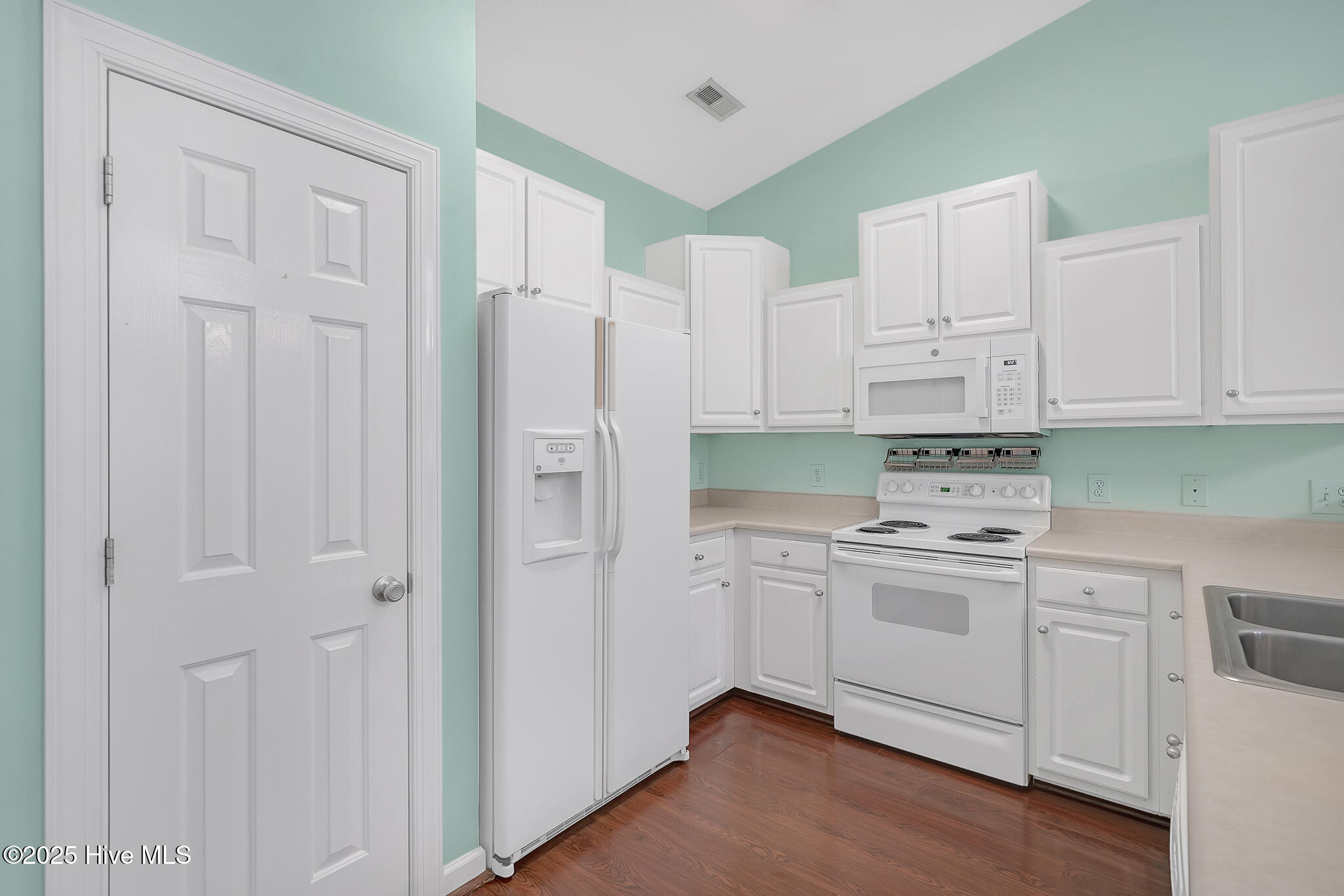 5006 Carleton Drive Unit 71, Wilmington, NC 28403 – photo 4: 5006 Carleton Dr (8)