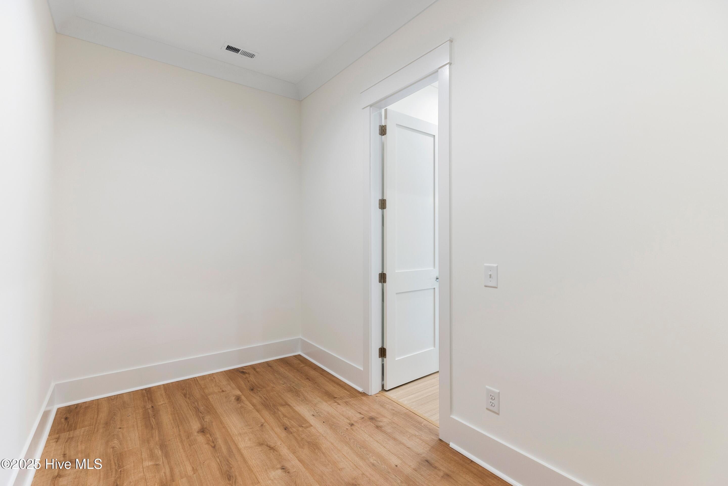 100542273 | Photo 49