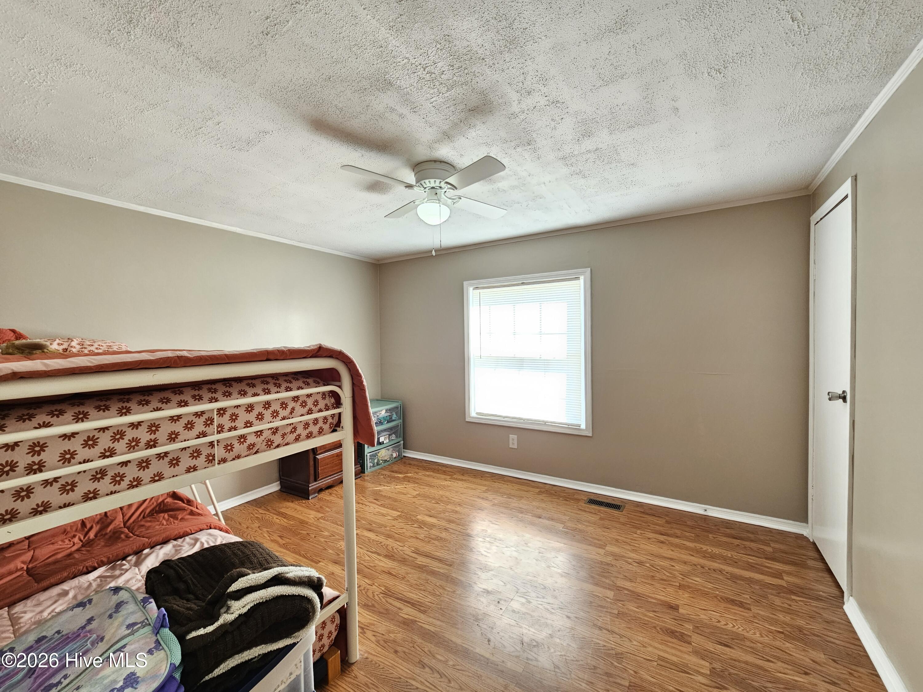 100561319 | Photo 38