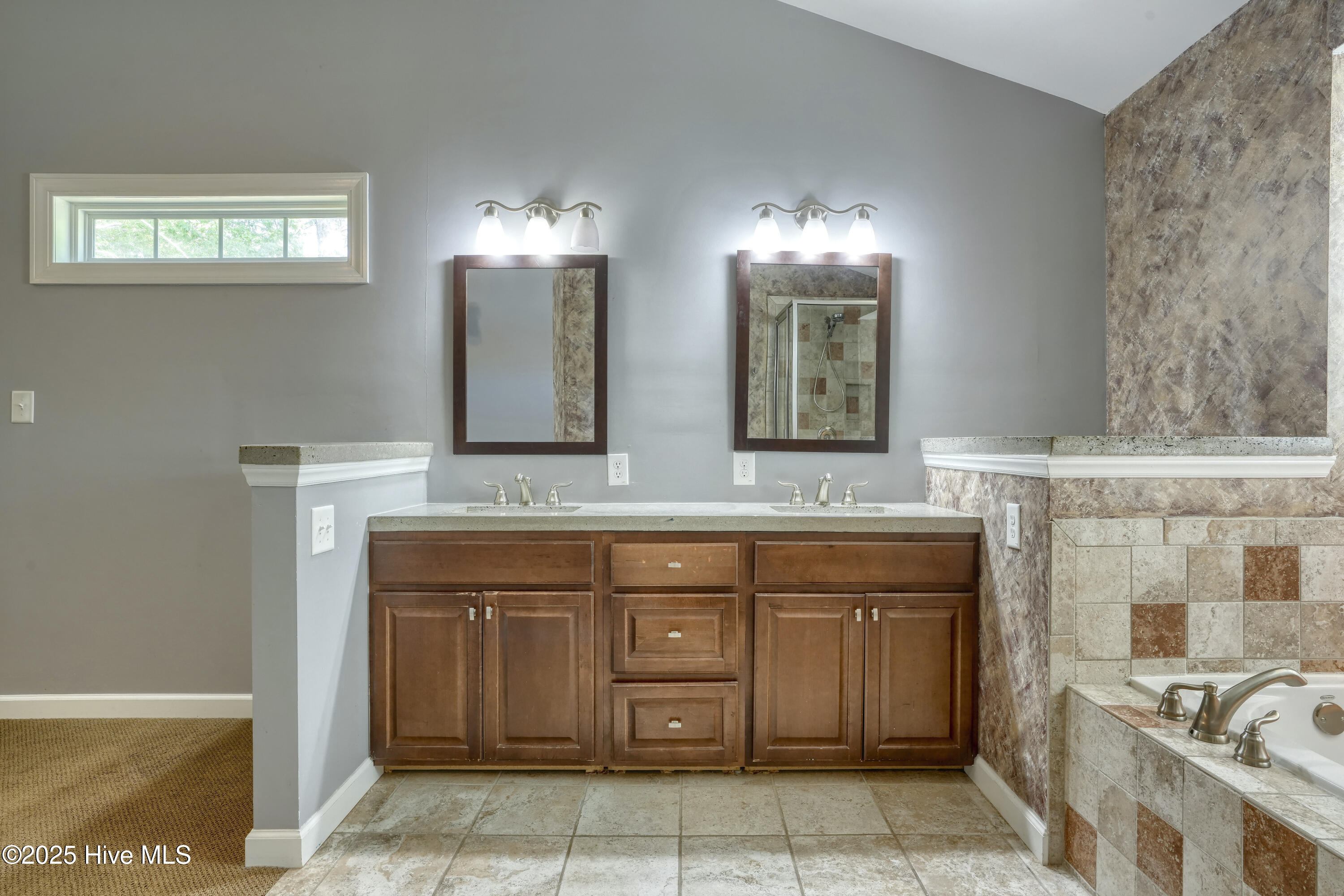 100554842 | Photo 20