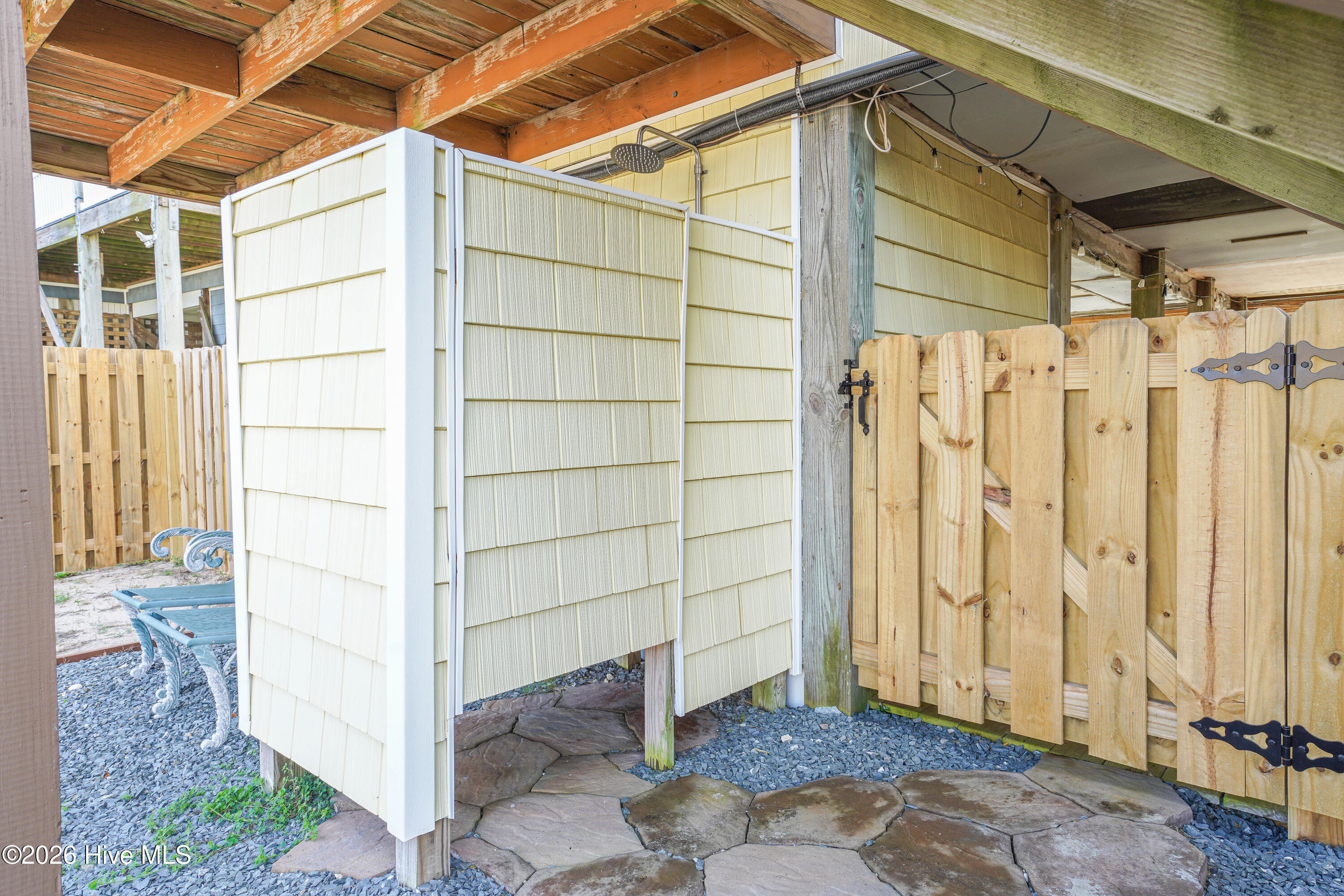 100559140 | Photo 37