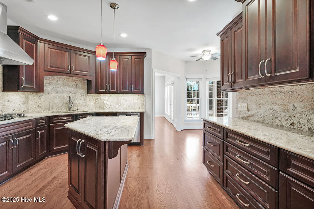 100540084 | Photo 22