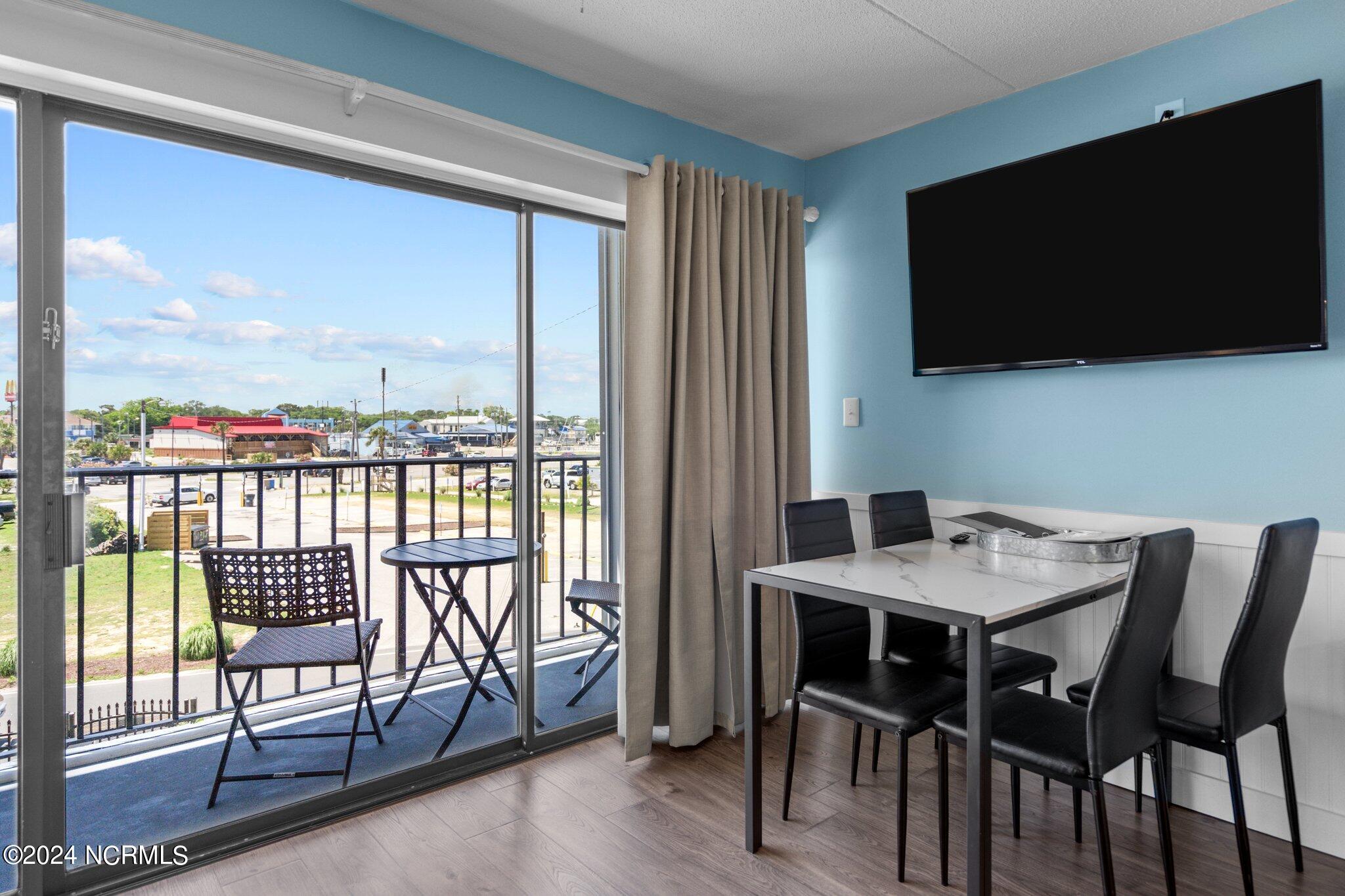 100445876 | Photo 11