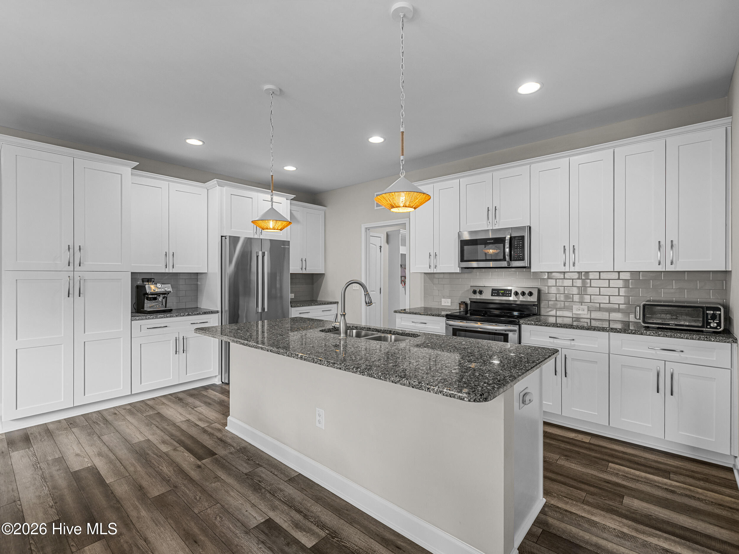 100558096 | Photo 17