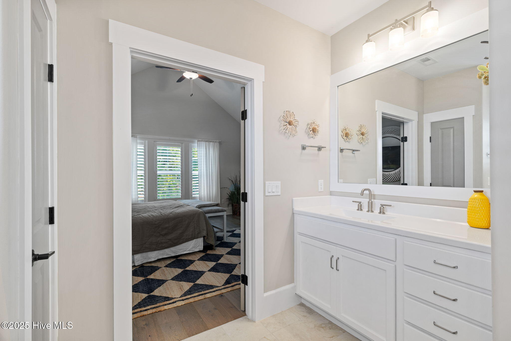 100540140 | Photo 27