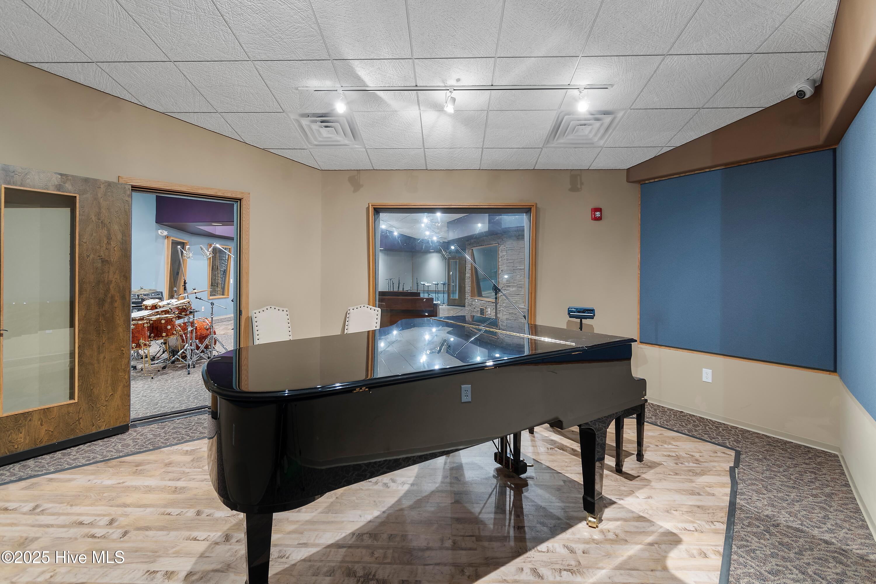 100491717 | Photo 61