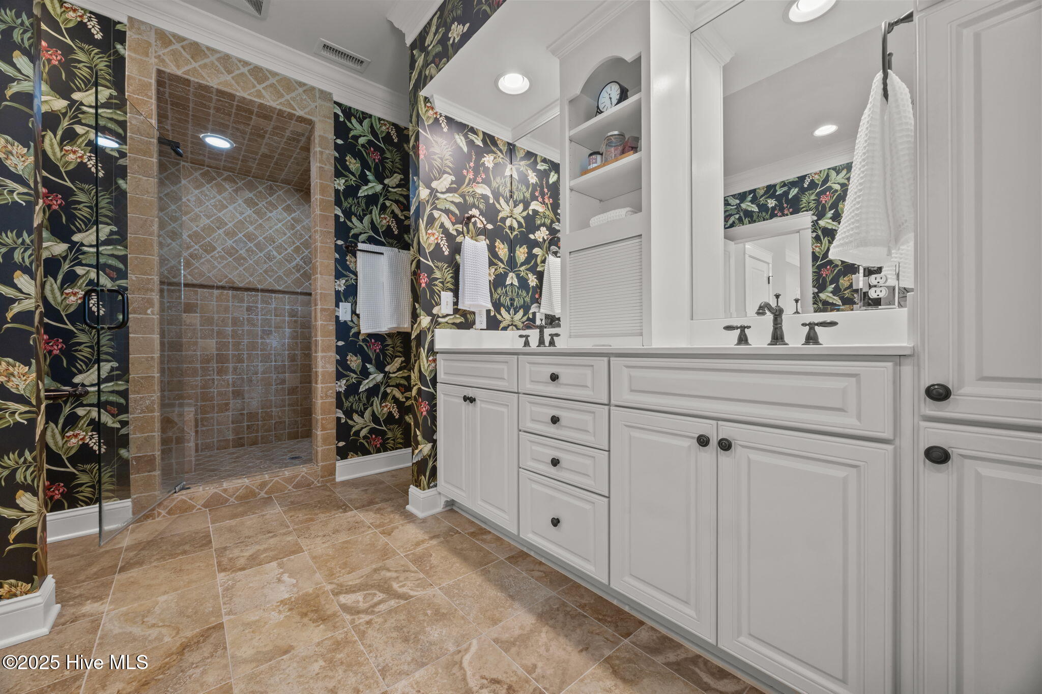 100518834 | Photo 36