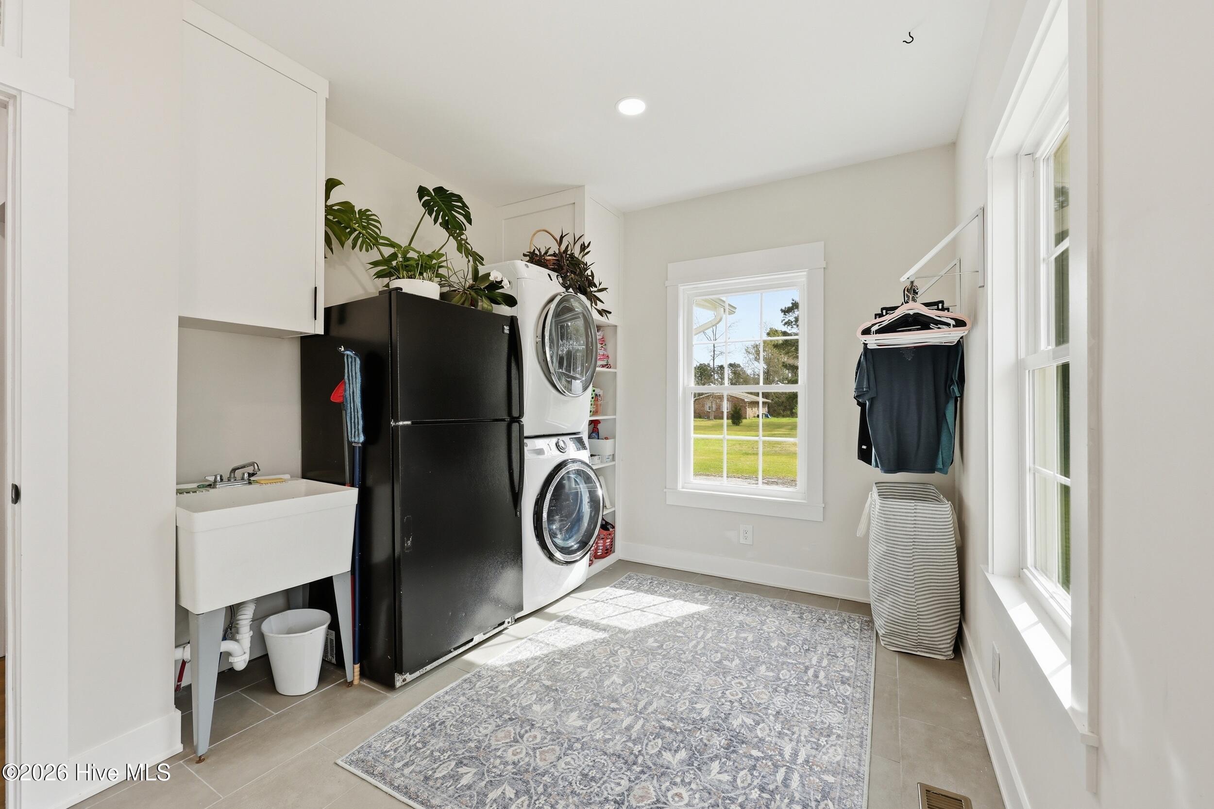 100562935 | Photo 37