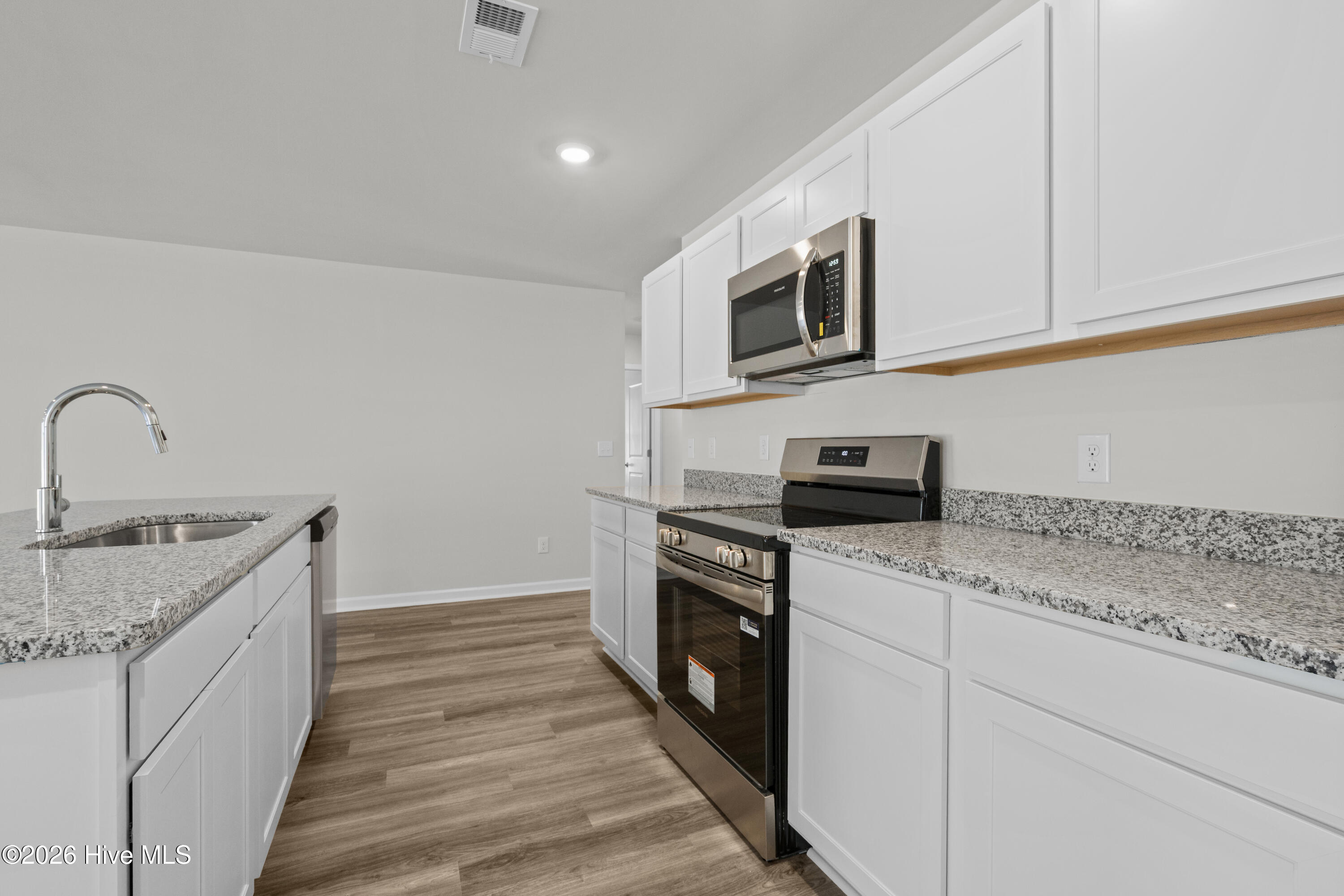 100552146 | Photo 10