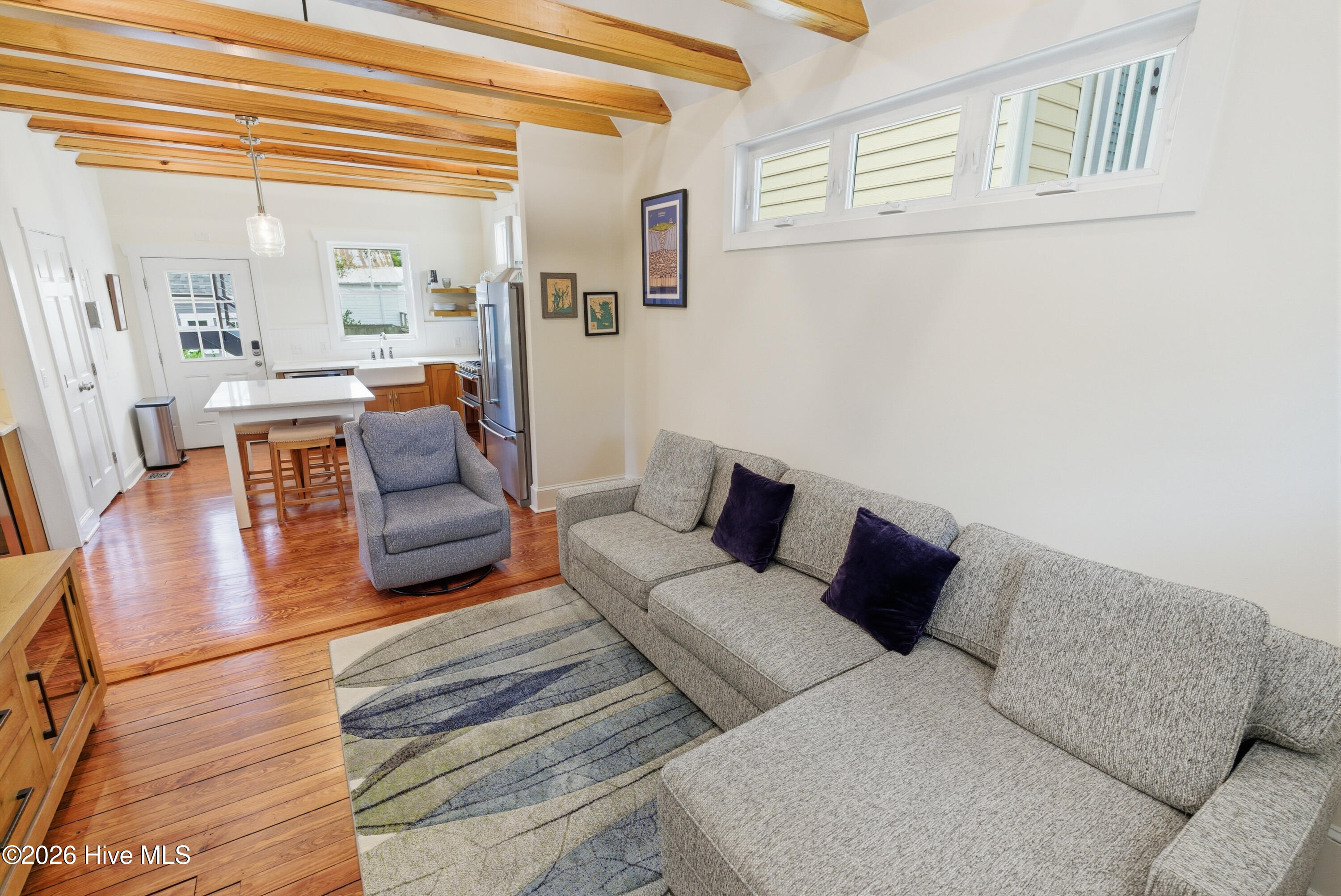 100565818 | Photo 29