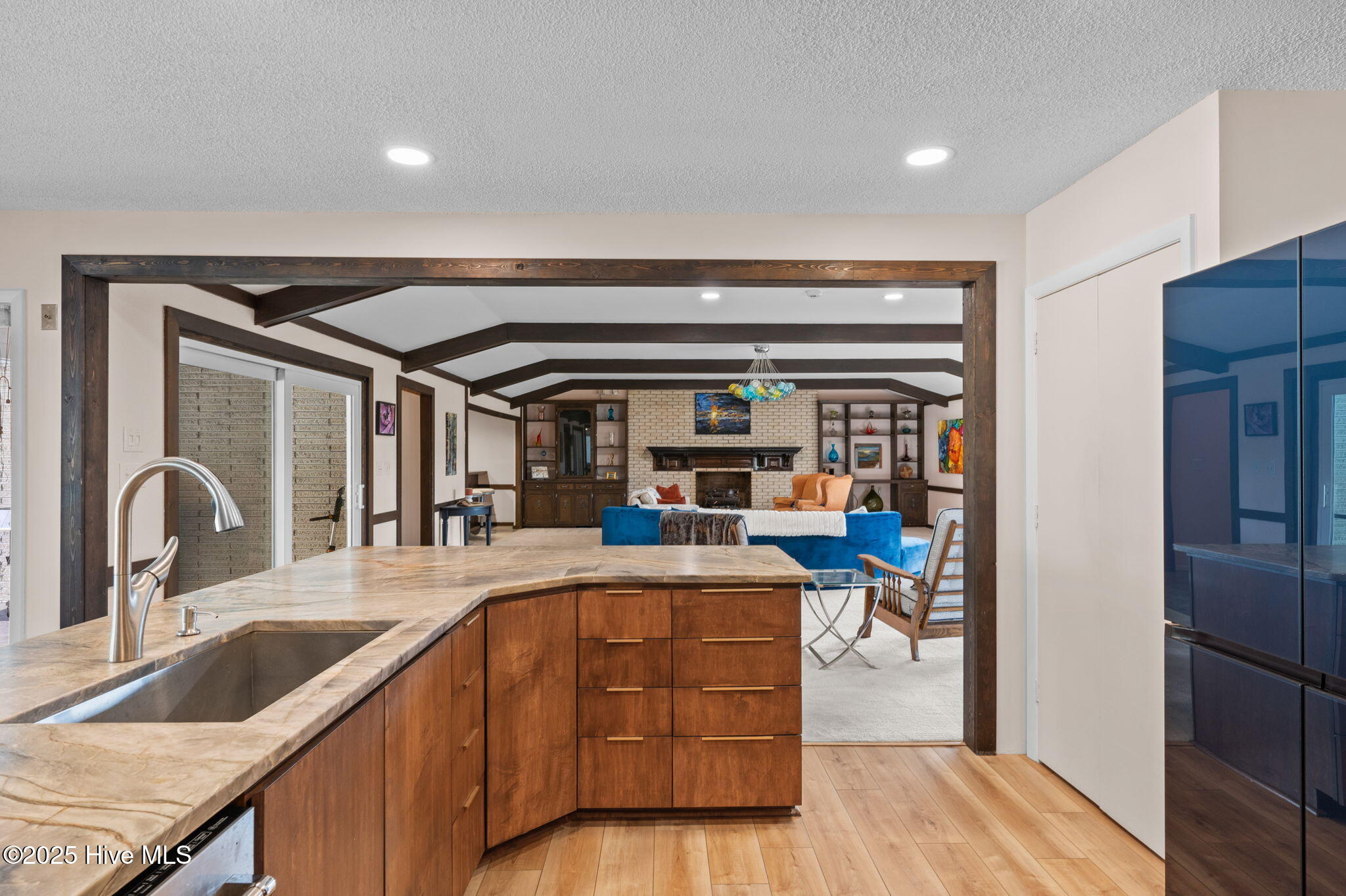 100544236 | Photo 23