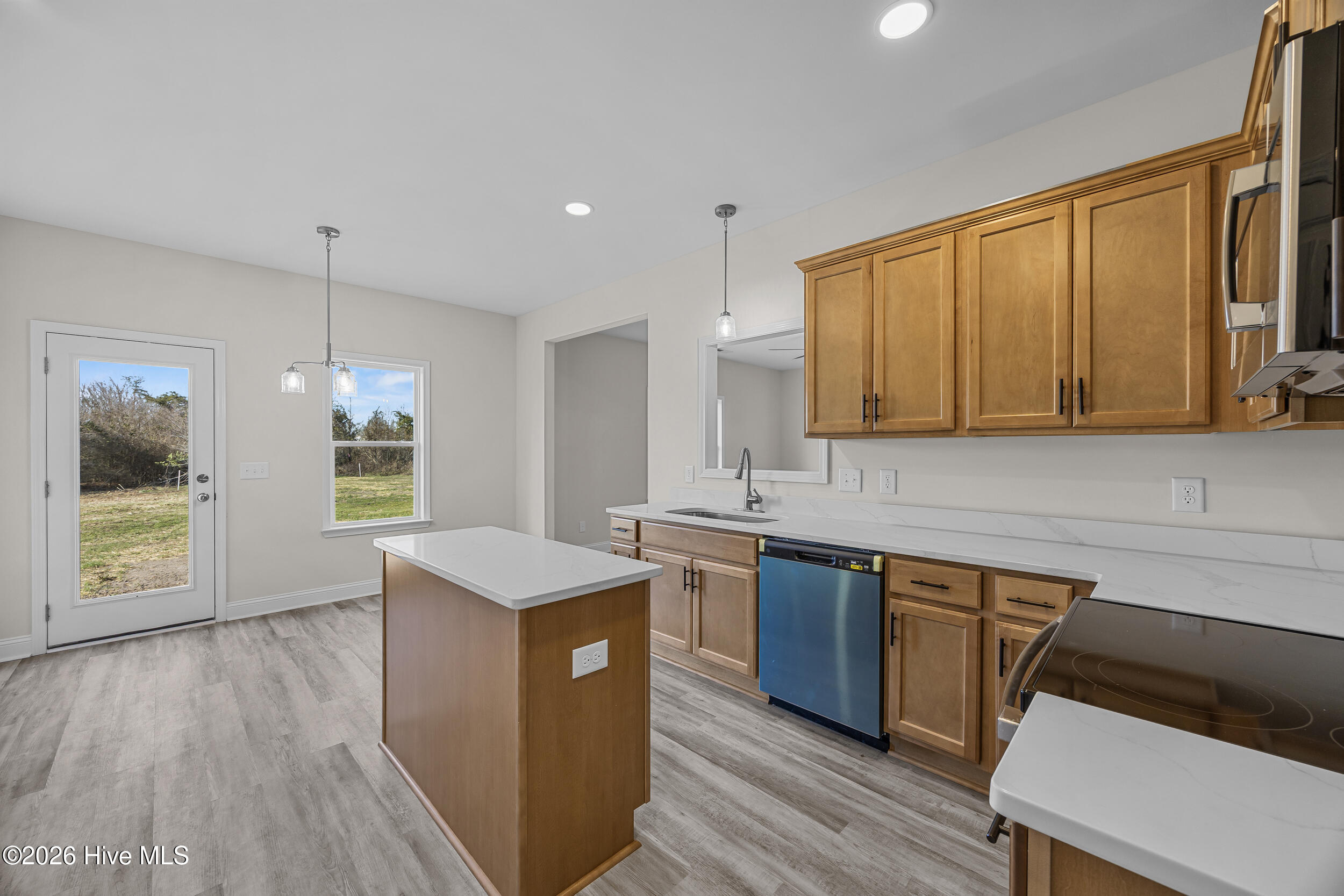 100552403 | Photo 18