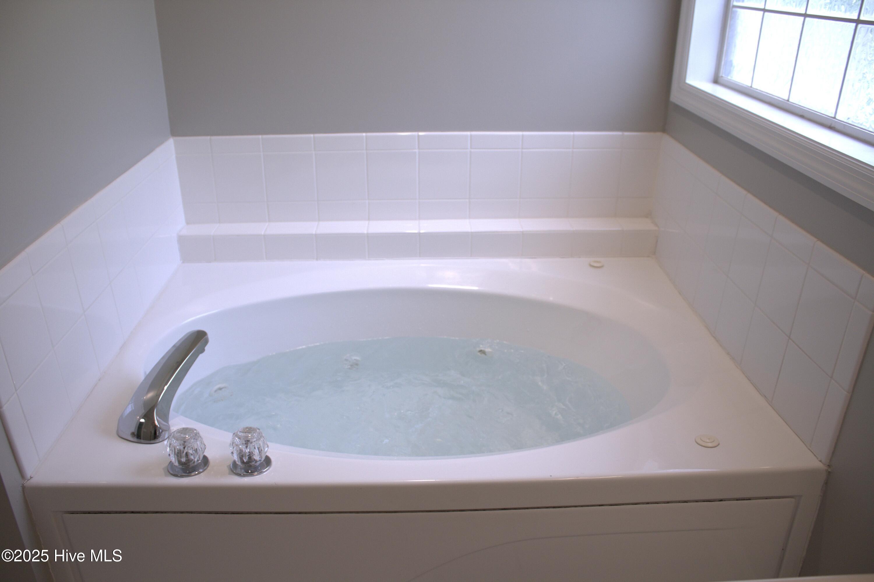 100520140 | Photo 25