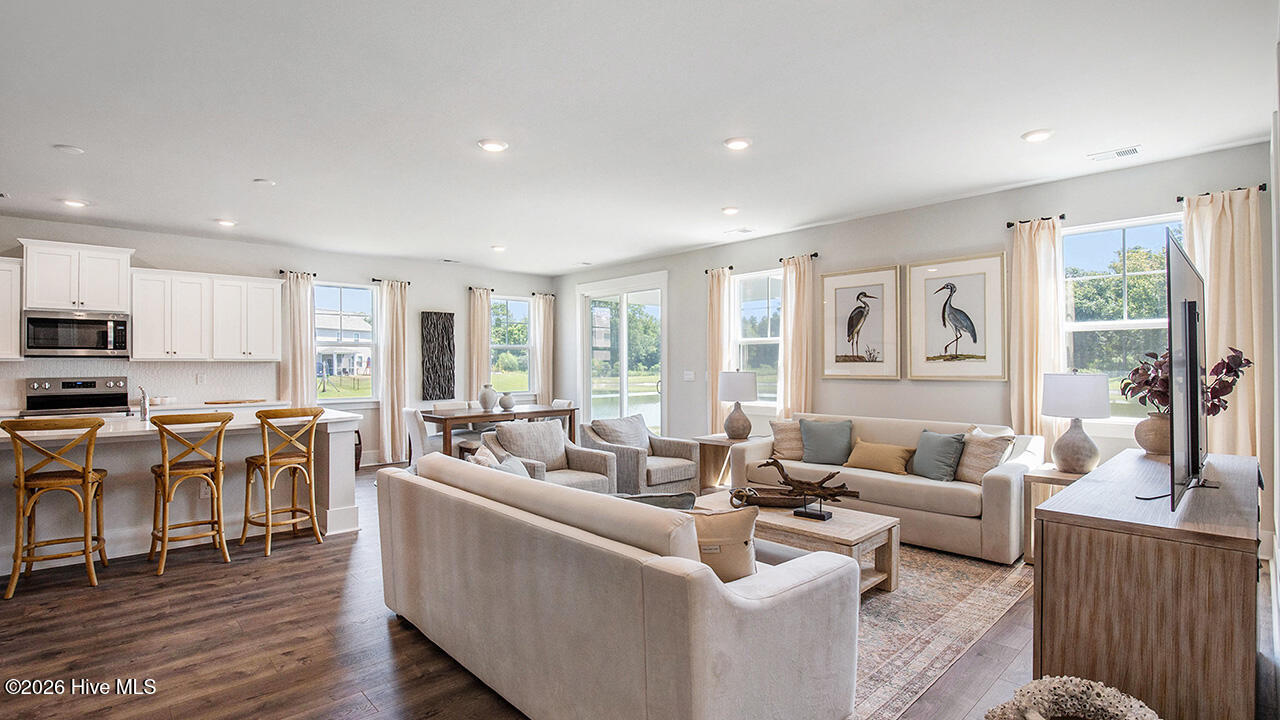 100567119 | Photo 12