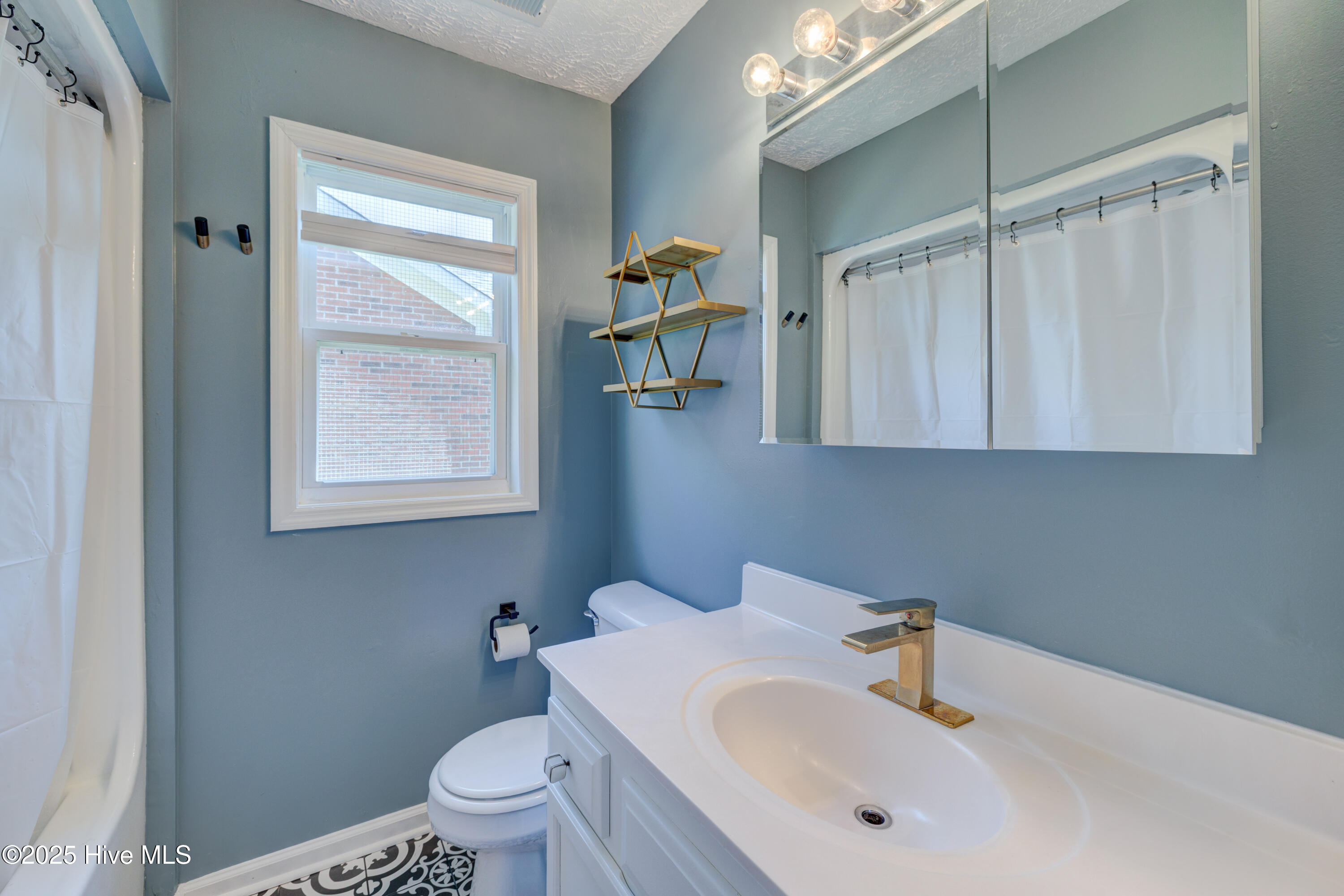 100526962 | Photo 30