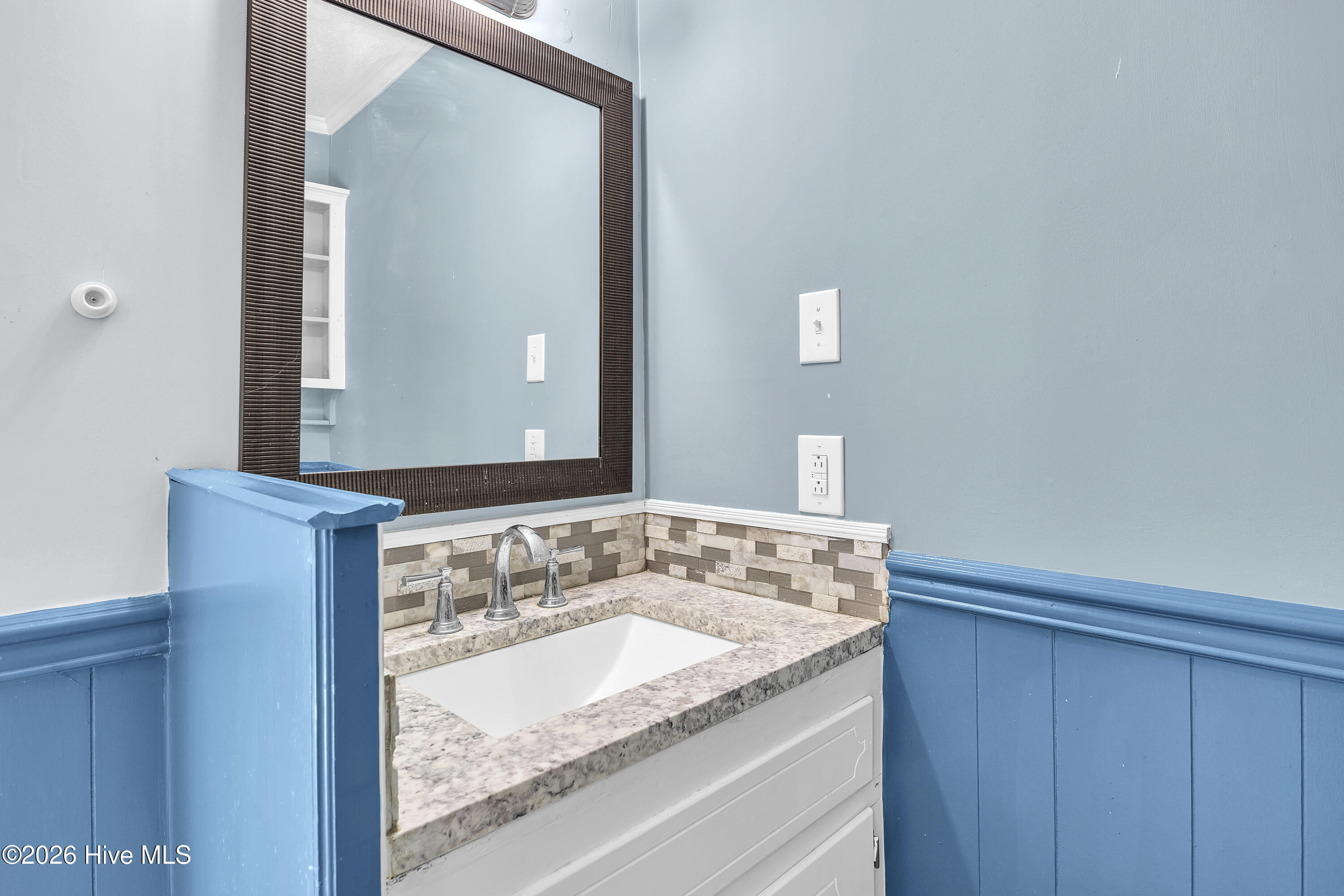 100545585 | Photo 25