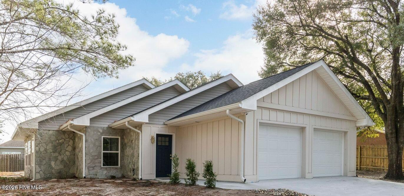 100549199 | Photo 34