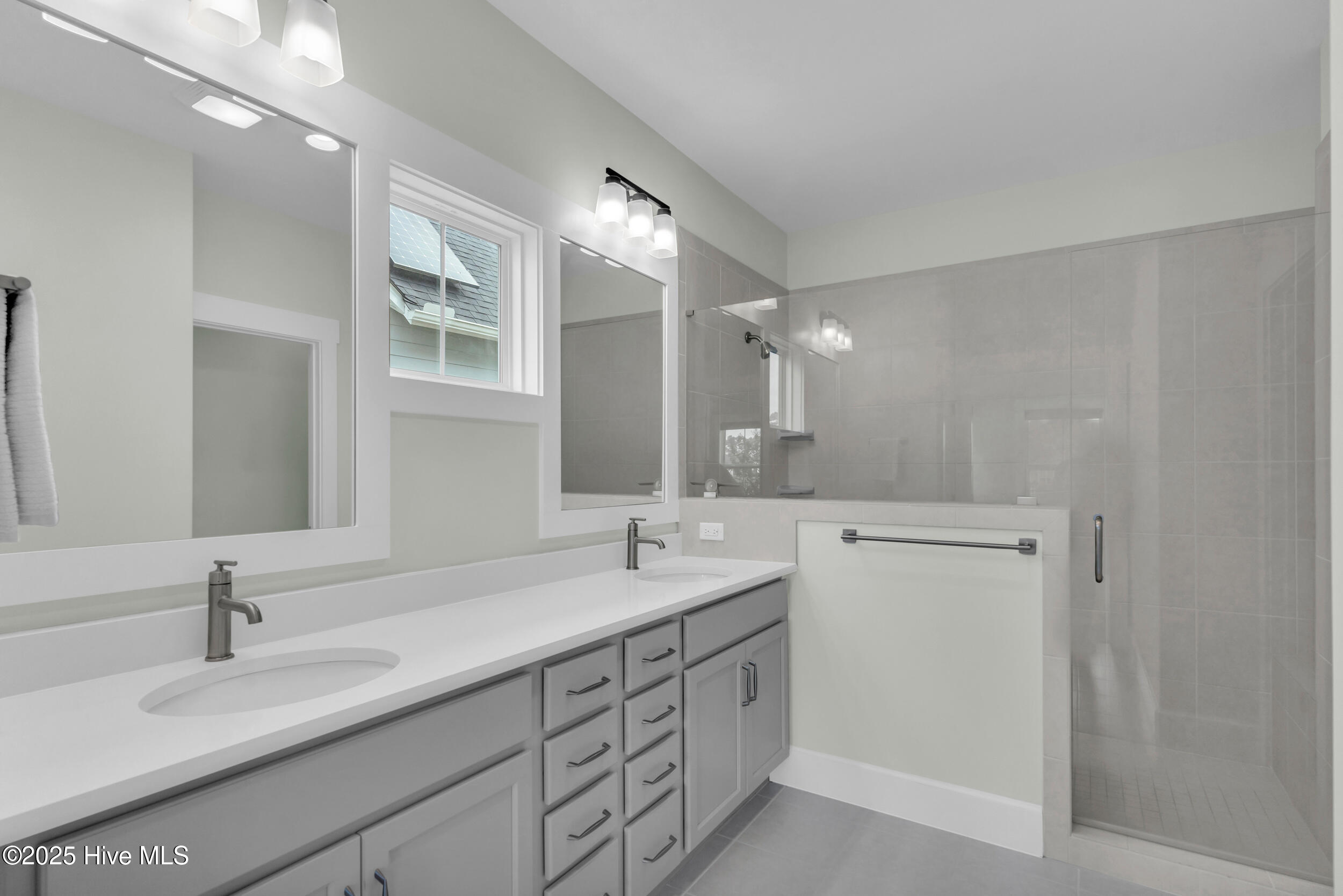 100535335 | Photo 19