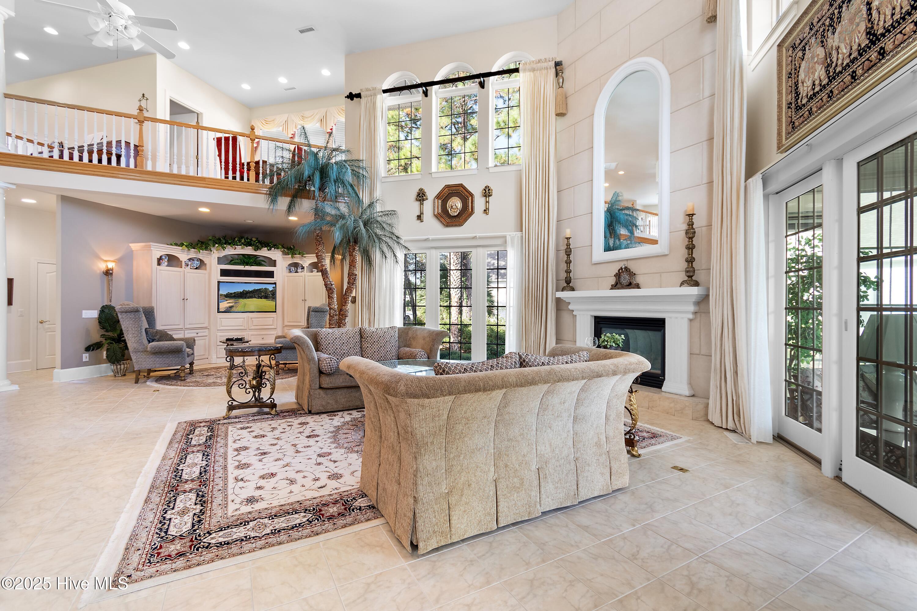 100498413 | Photo 15