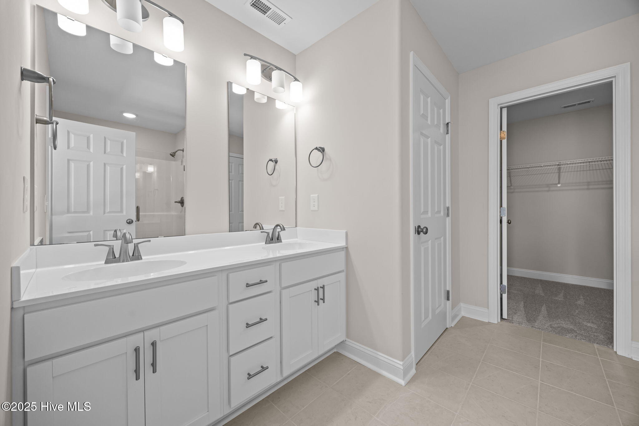 100509349 | Photo 16