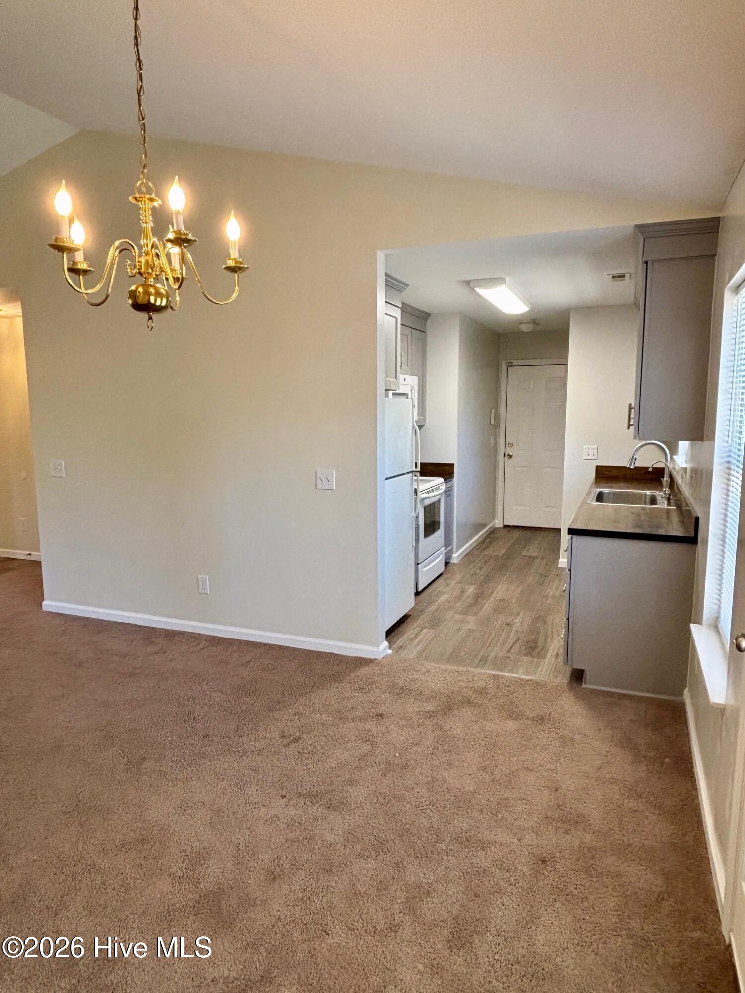 100567401 | Photo 11