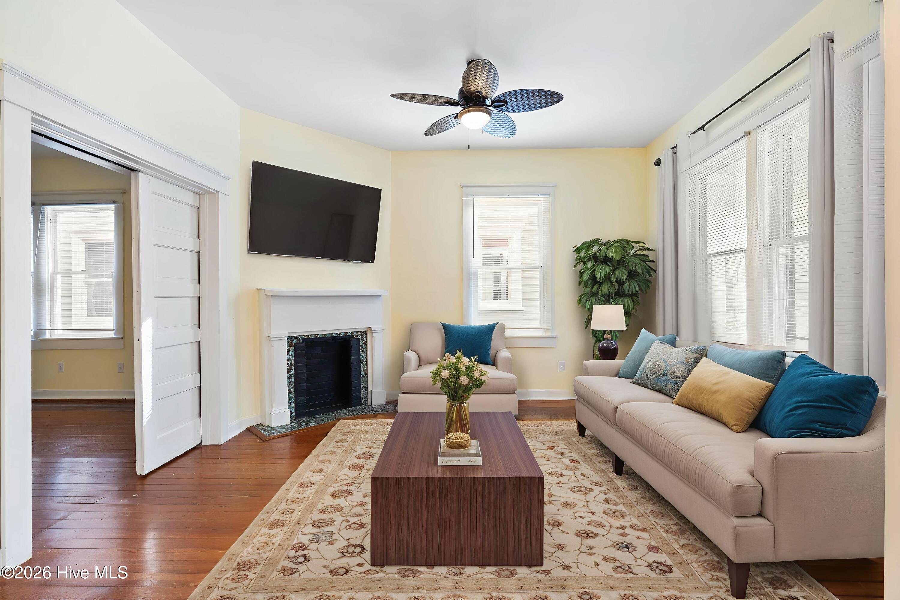 100549514 | Photo 25