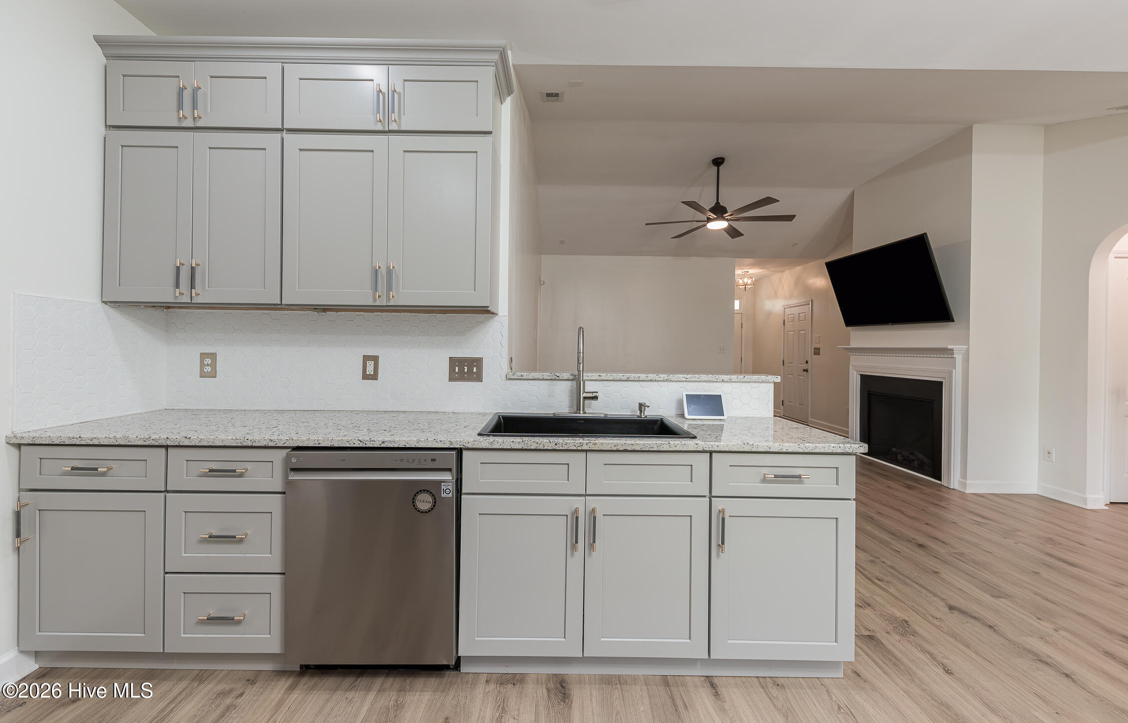 100566582 | Photo 17