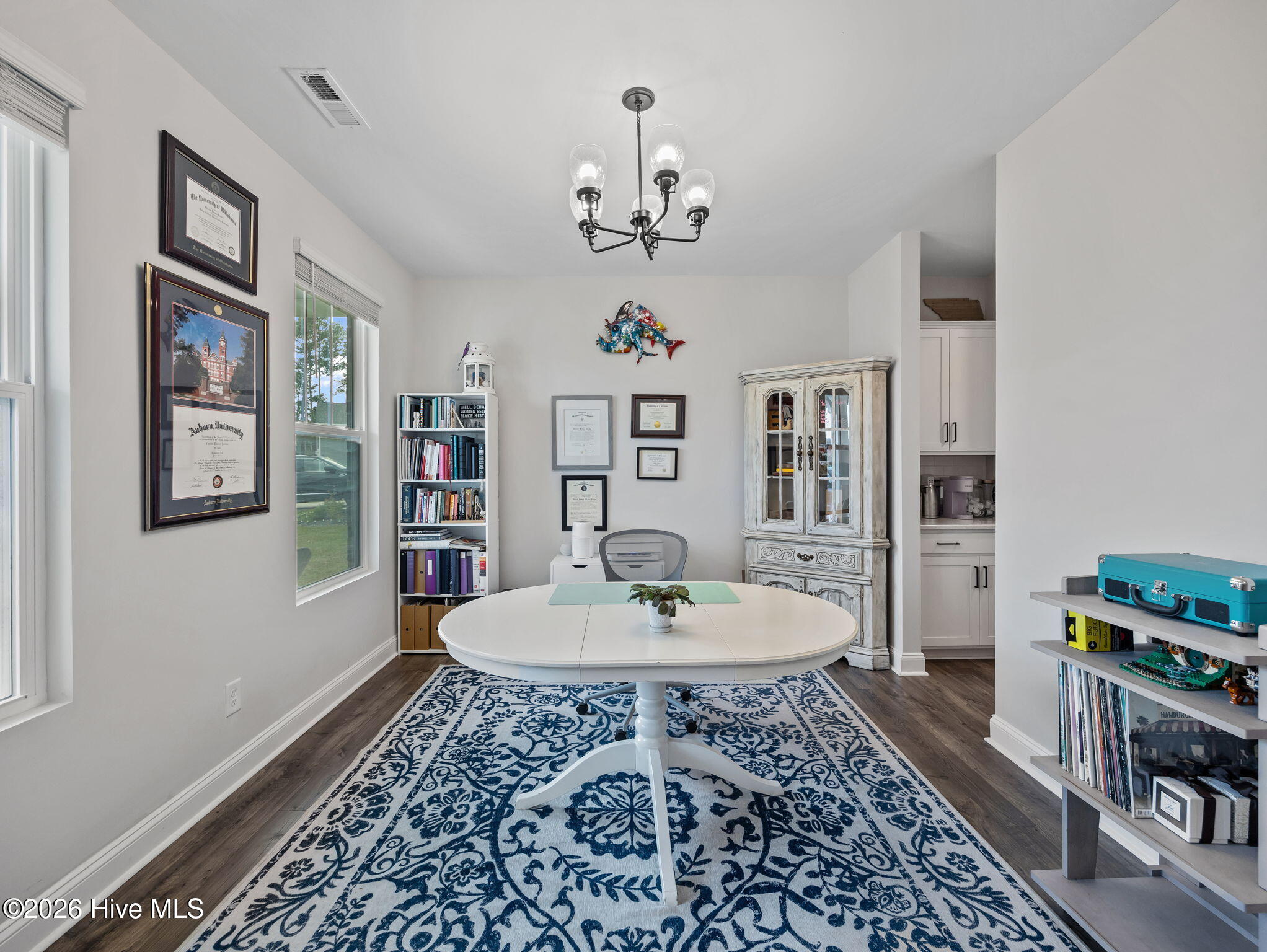 100562979 | Photo 15