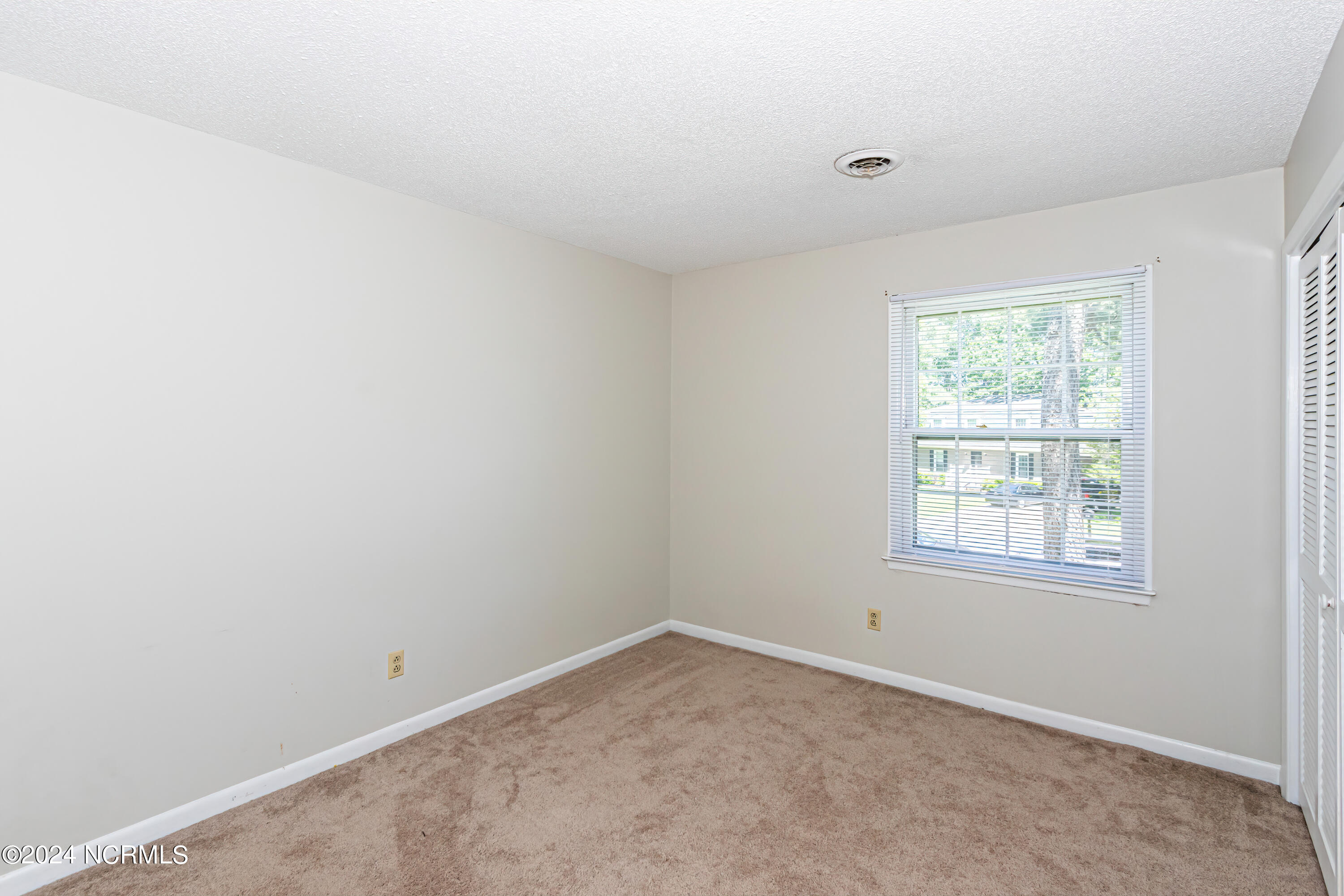 100448019 | Photo 22