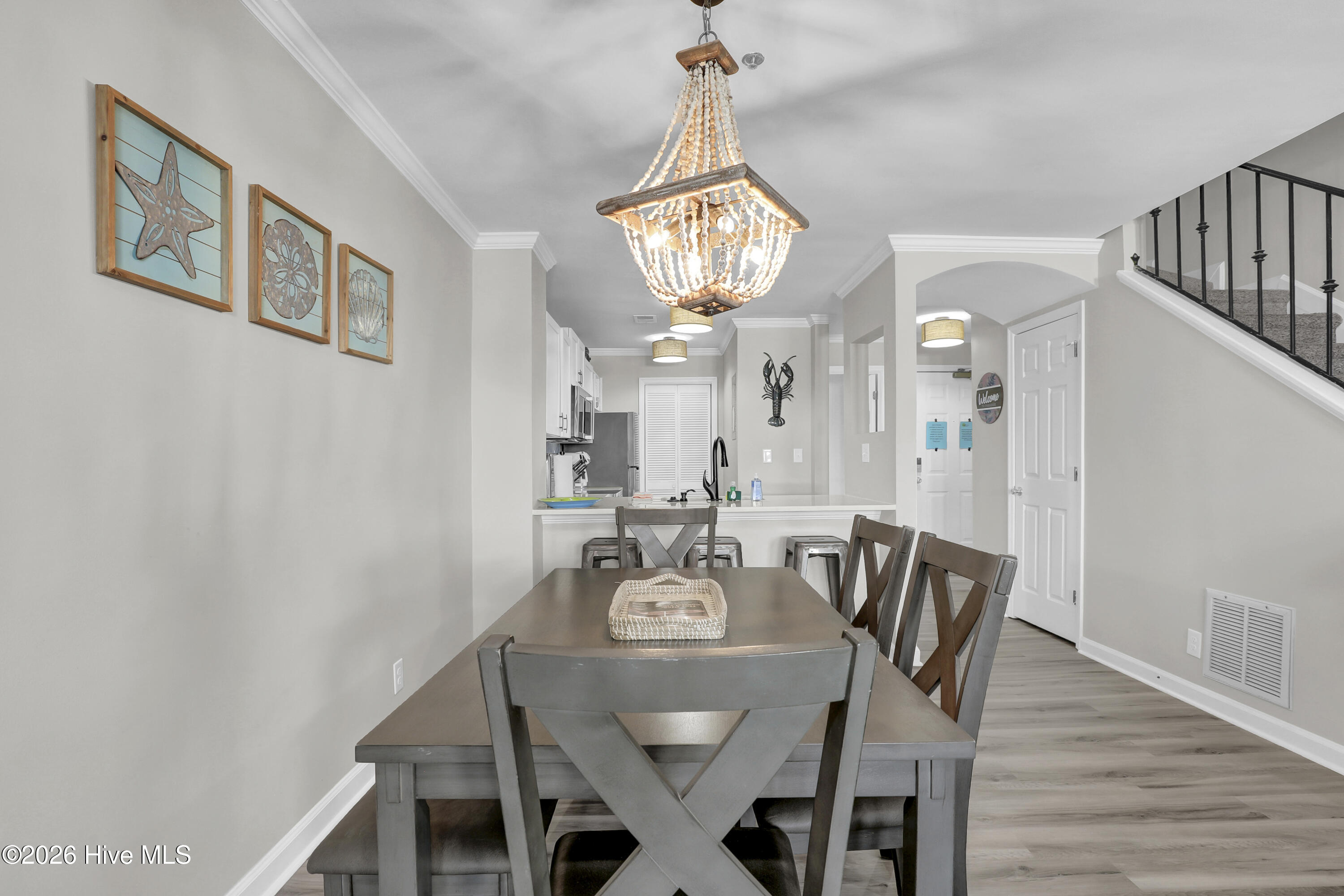 100568144 | Photo 13