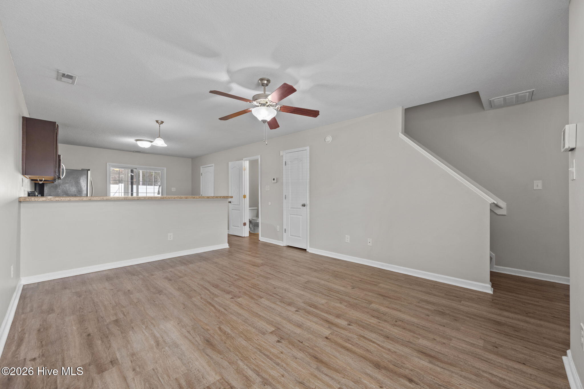 100549105 | Photo 34