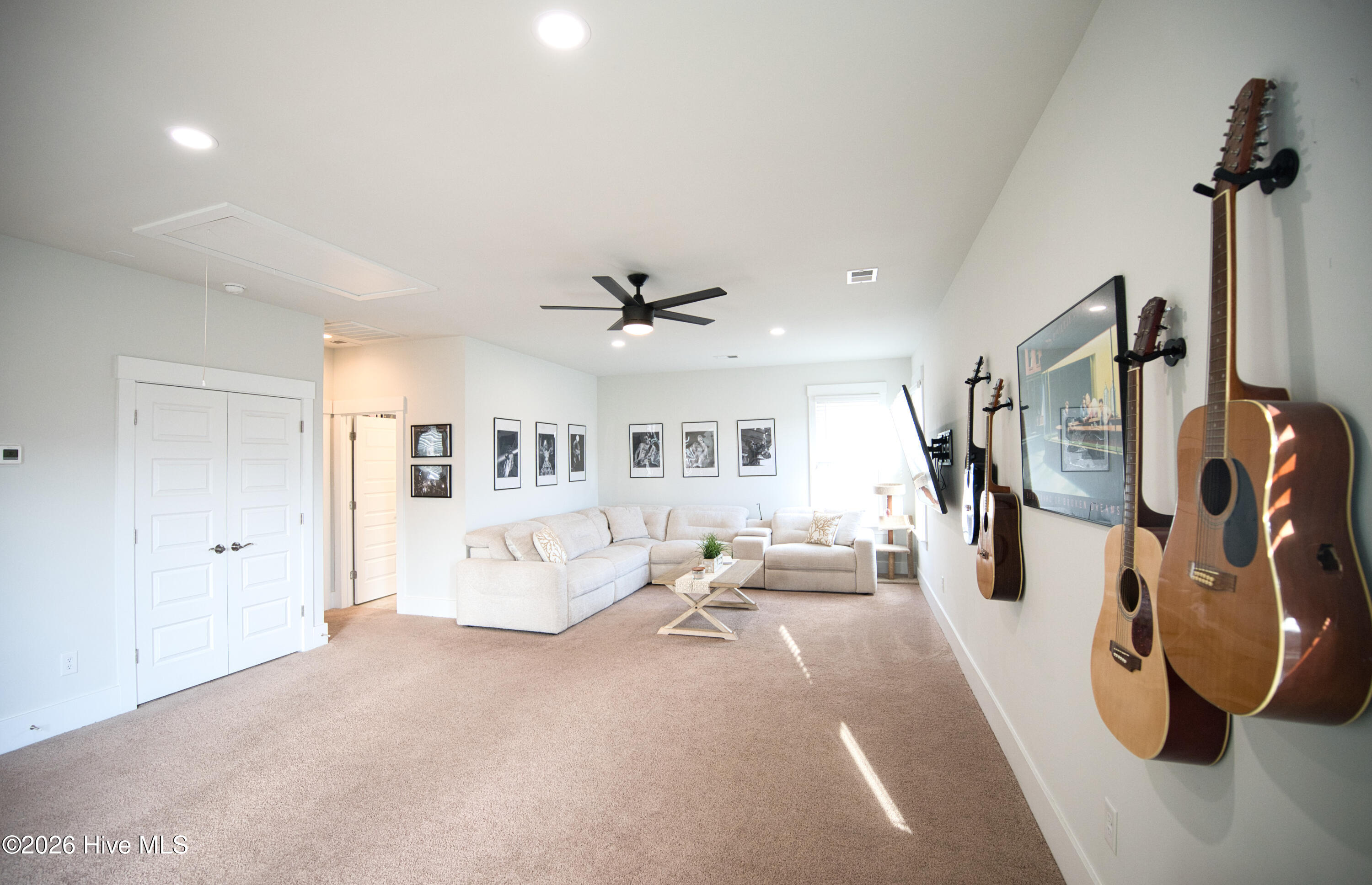 100551337 | Photo 49