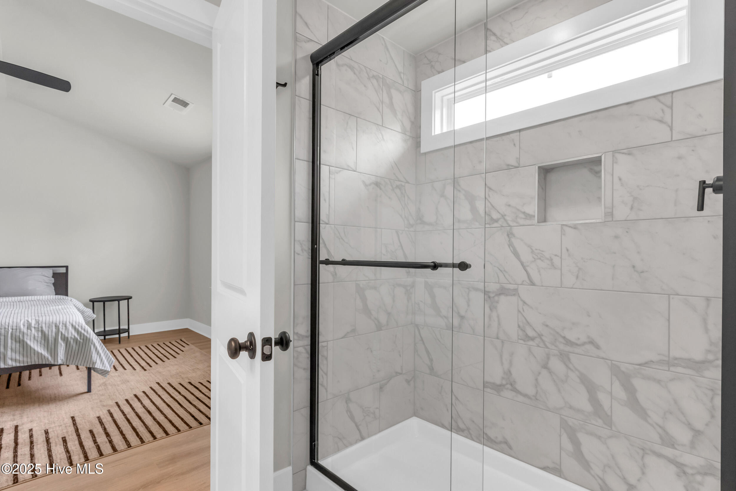 100563674 | Photo 27