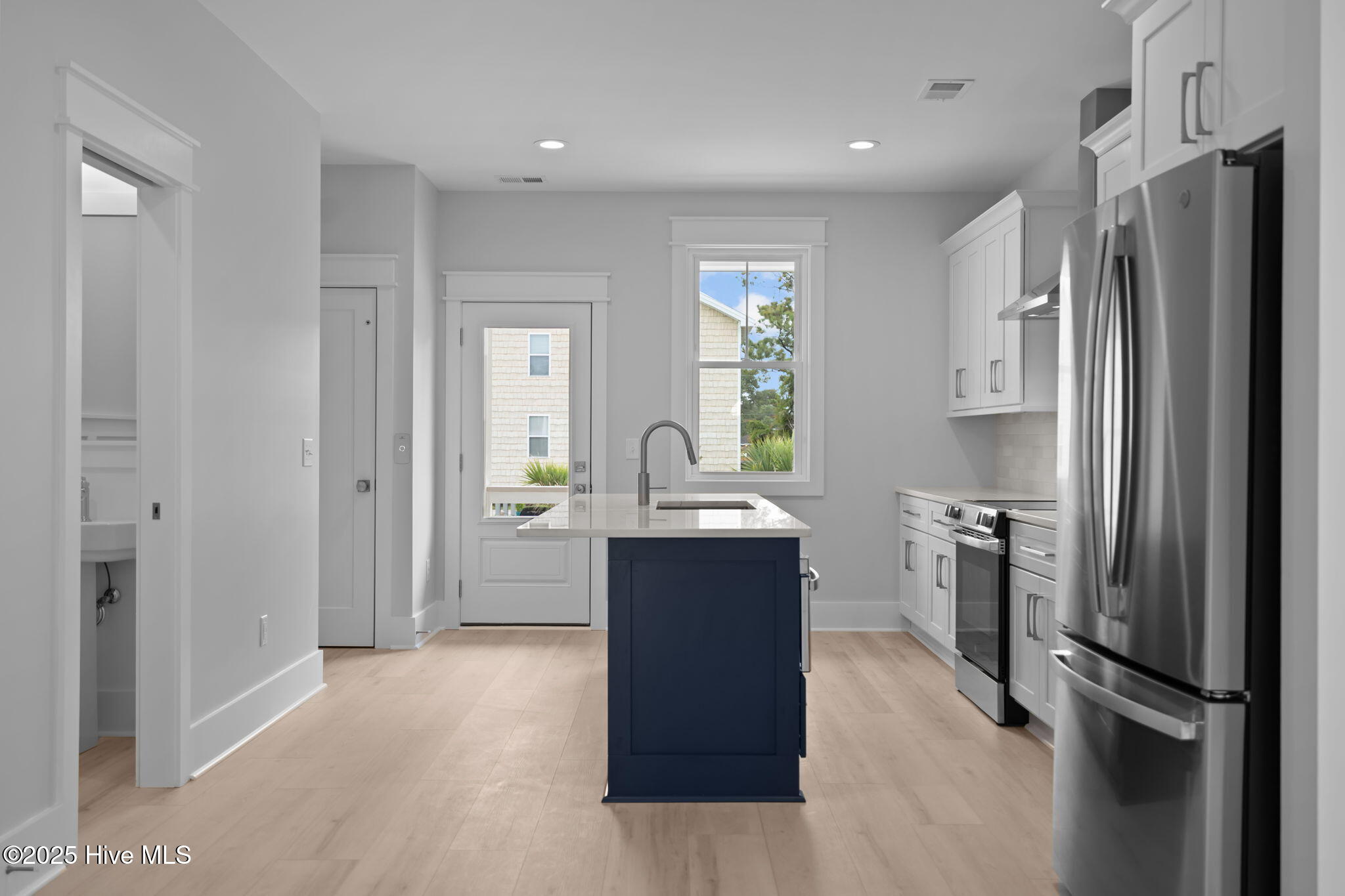 100537880 | Photo 55