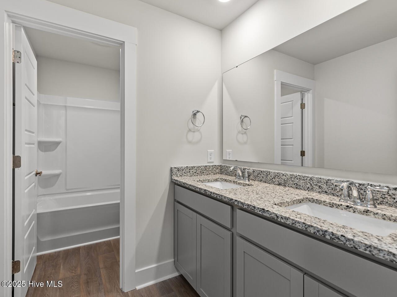 100530174 | Photo 27