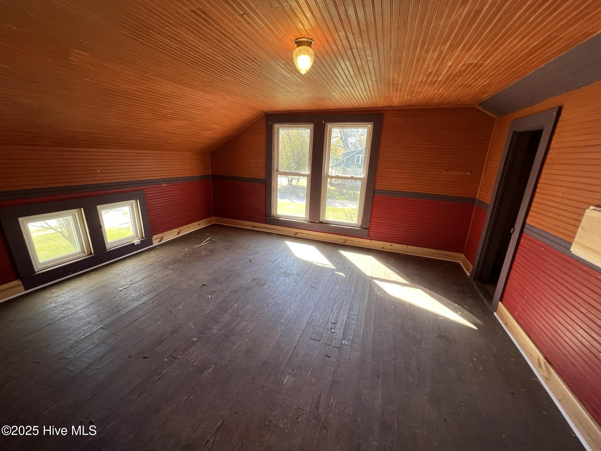 100539928 | Photo 24