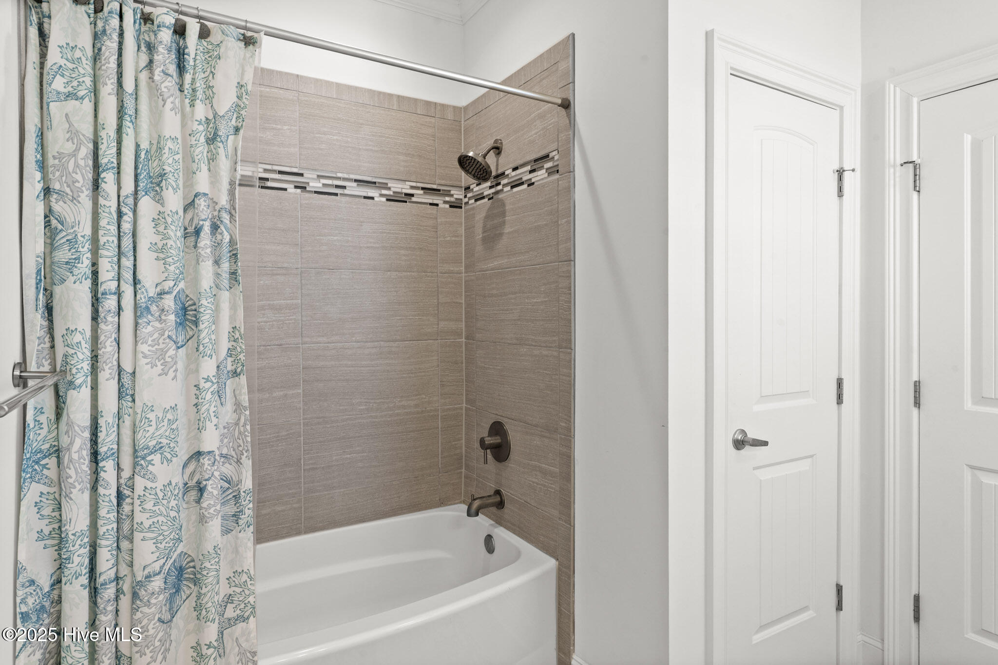 100541002 | Photo 20